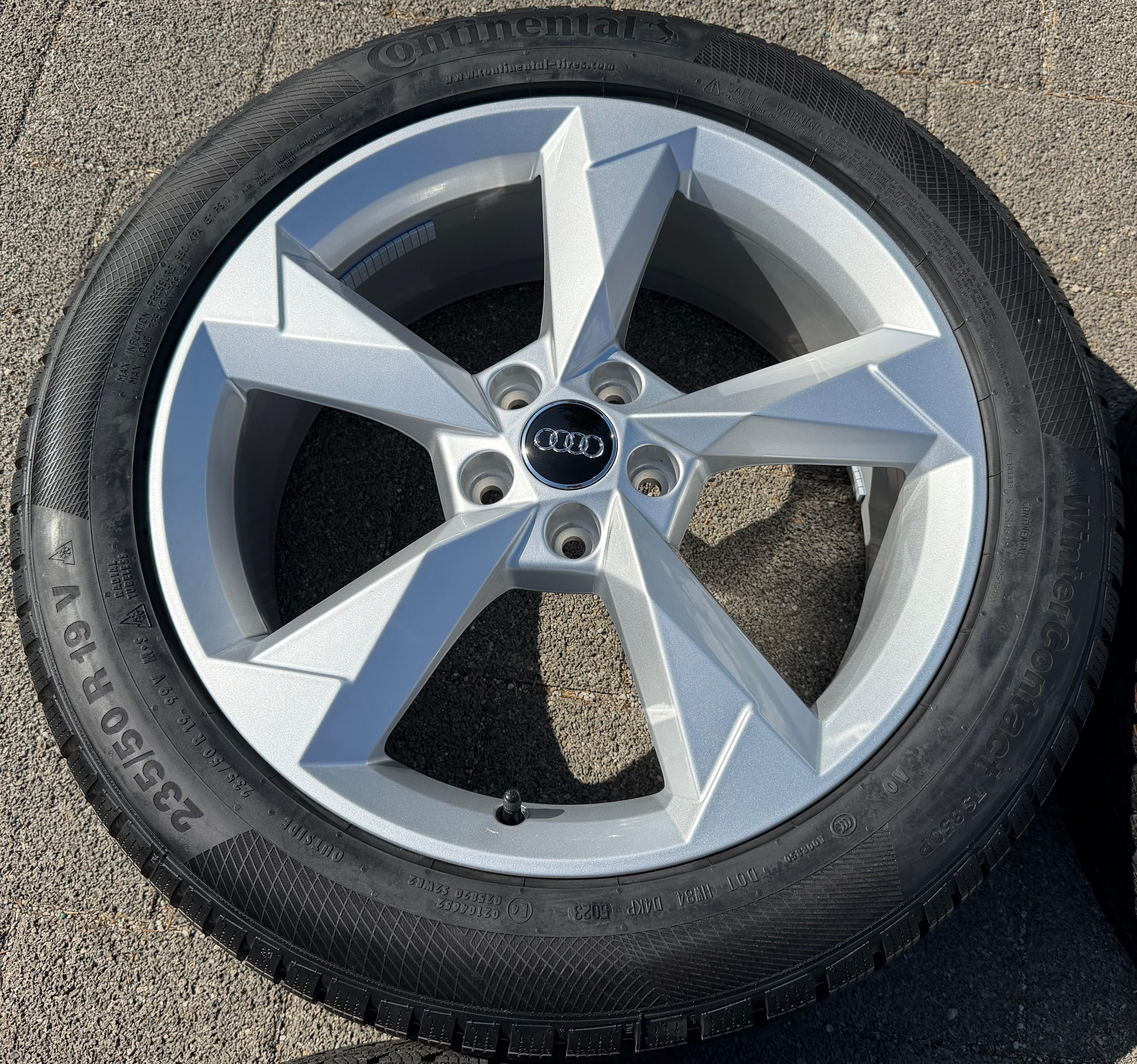 4 Original 19" Alu Winterräder Audi Q3 F3B 83A 83A601025N 235/50R19 99V Continental 2023