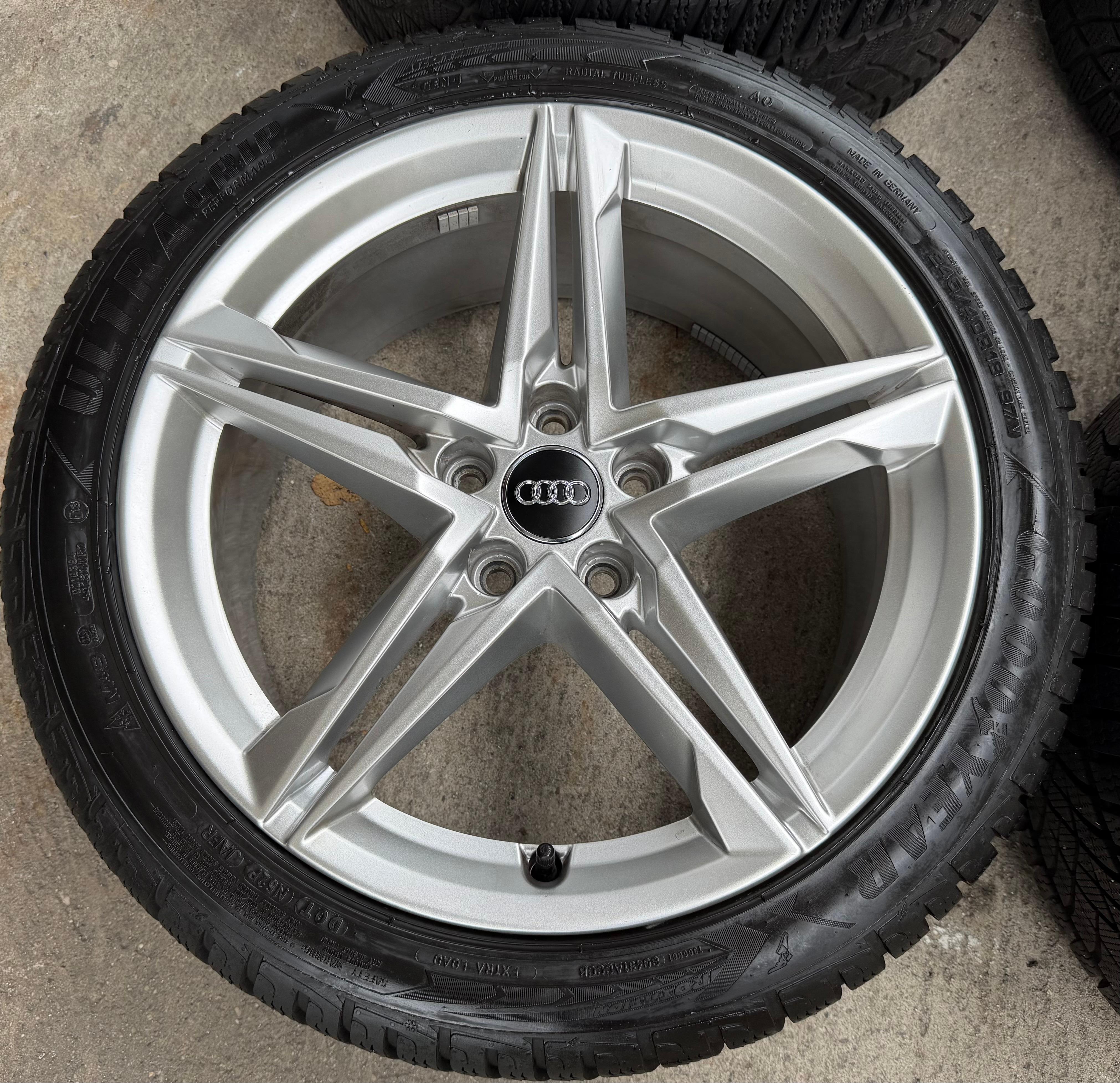 4 Original 18" Alu Winterräder Audi A4 S4 8W B9 8W0601025HM 245/40R18 97V 2021