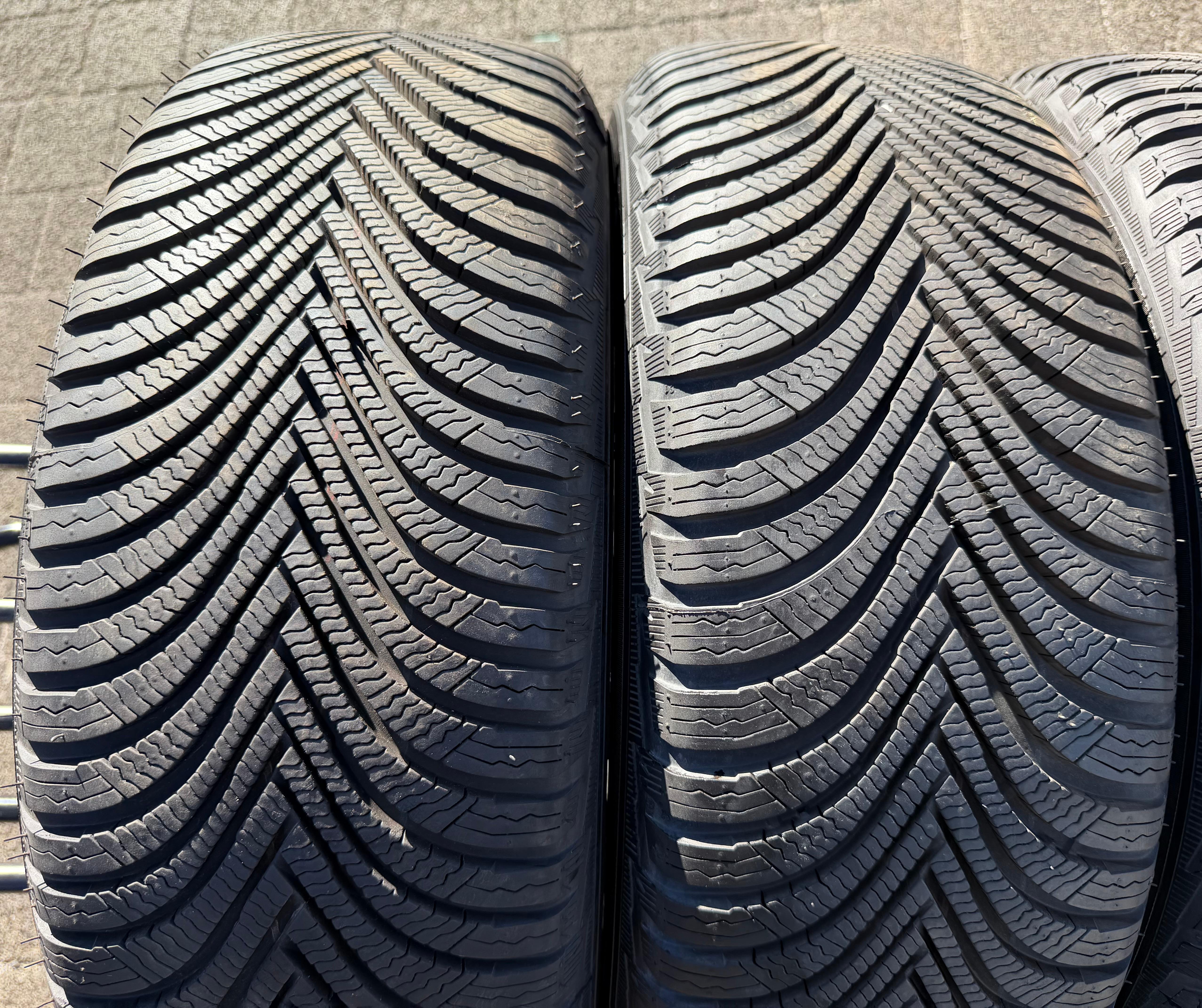 4 Original 17" Alu Winterräder Audi SQ2 GA 81A601025T 215/55R17 94V Michelin 8MM