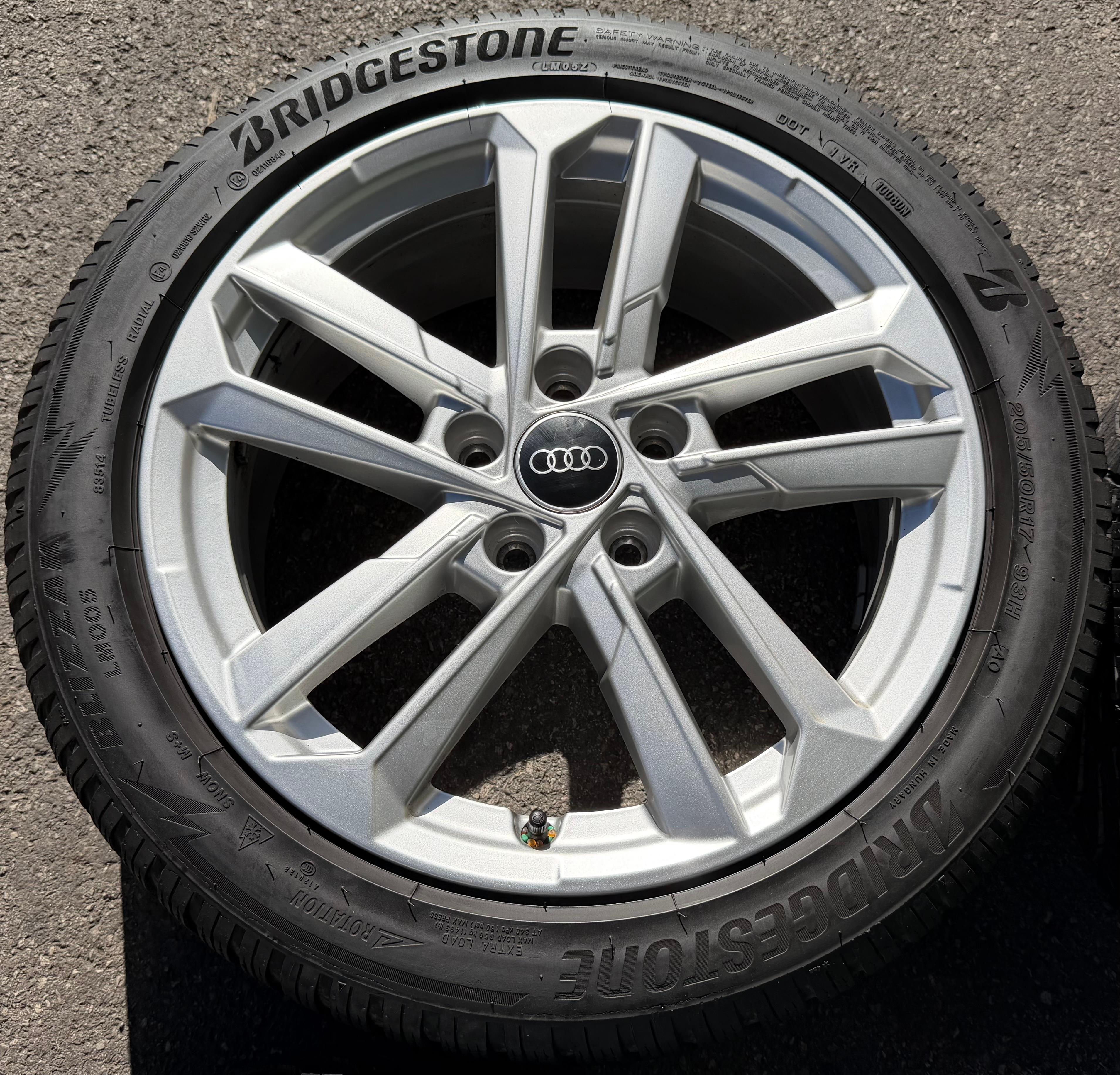 4 ruedas de invierno de aleación originales de 17" para Audi A3 S3 8Y 8Y0601025L 205/50R17 93H Bridgestone 2022