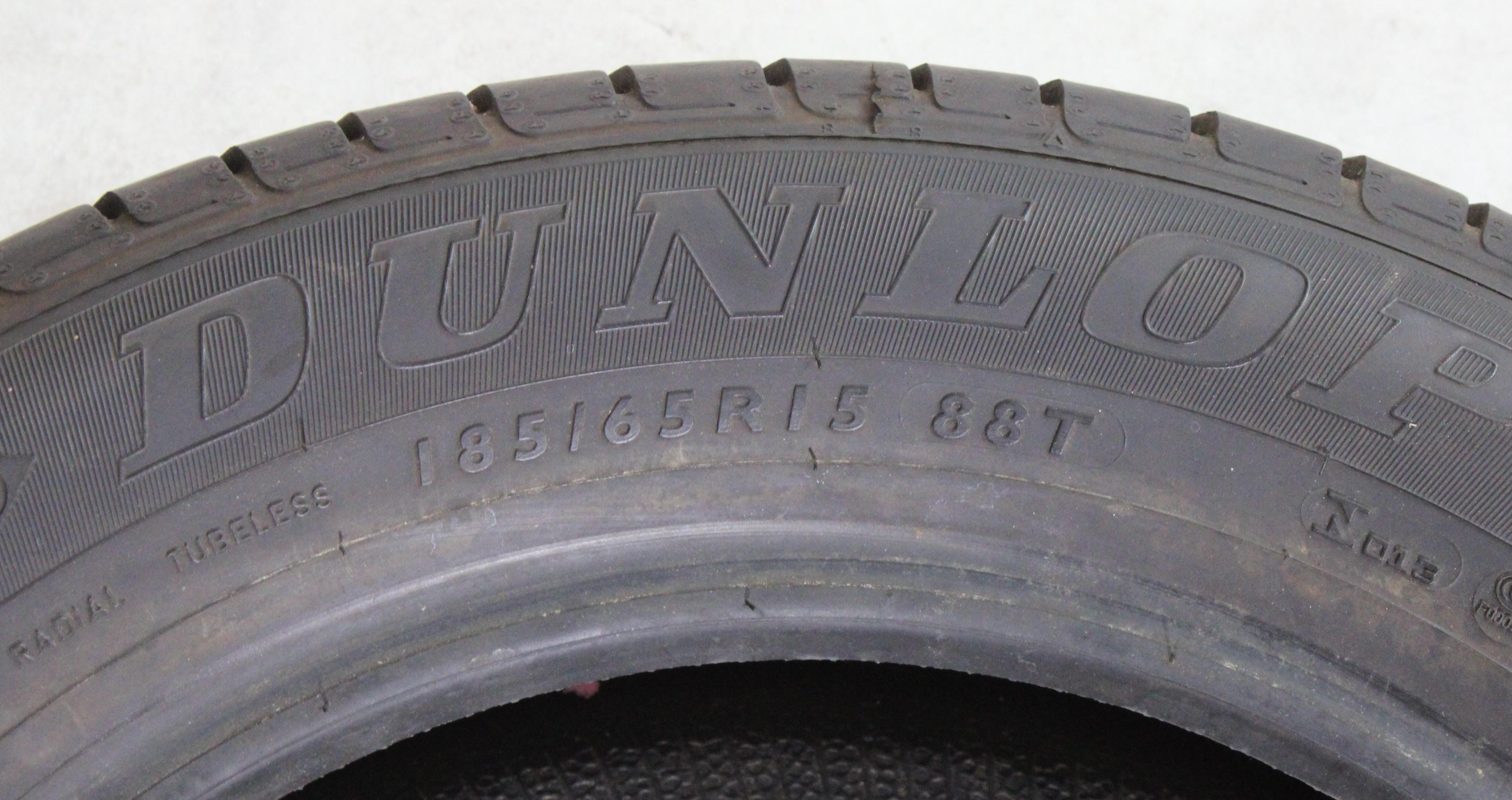 4 neumáticos de verano Dunlop SP Sport 01, 185/65R15 88T, 2x5-5,5 mm/2x5,5-6 mm, 2012