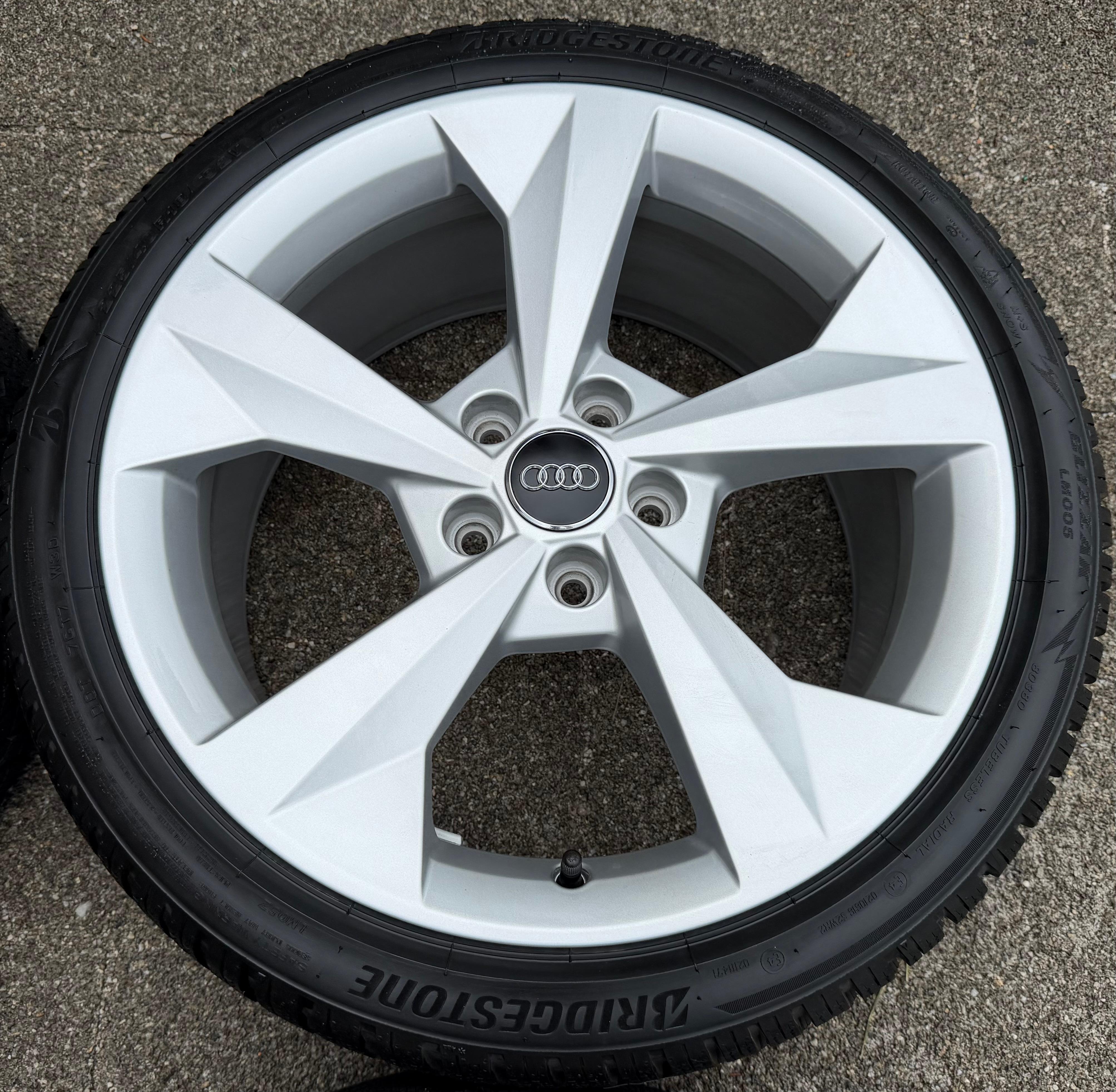 4 Original 18" Alu Winterräder Audi A3 S3 8Y 8Y0601025J 225/40R18 92V Bridgestone 2021