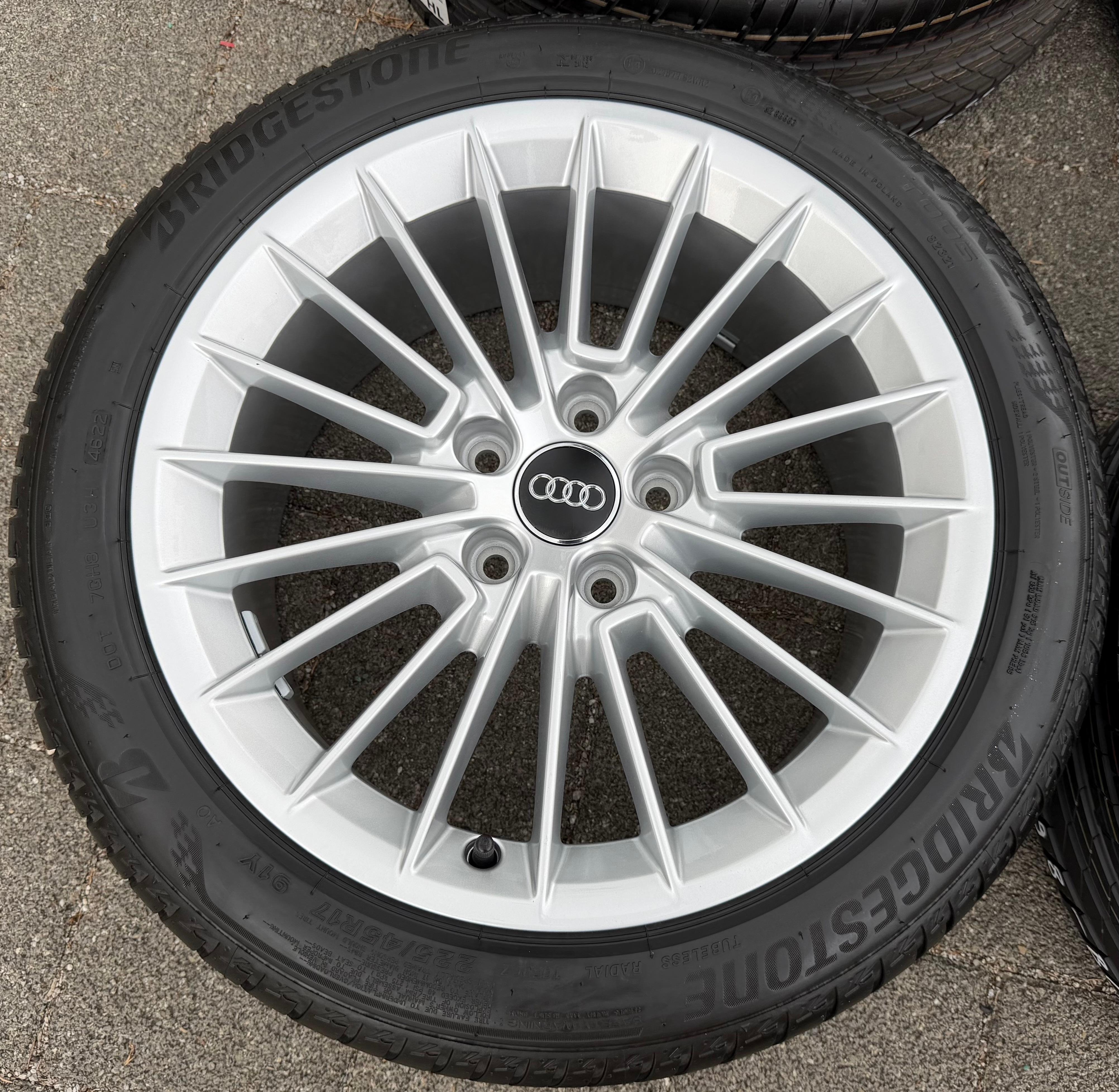 4 jantes d'origine en aluminium Sommer de 17 pouces pour Audi A3, référence GY 8Y0601025B, pneus 225/45R17 91Y, année 2022, NEUVES