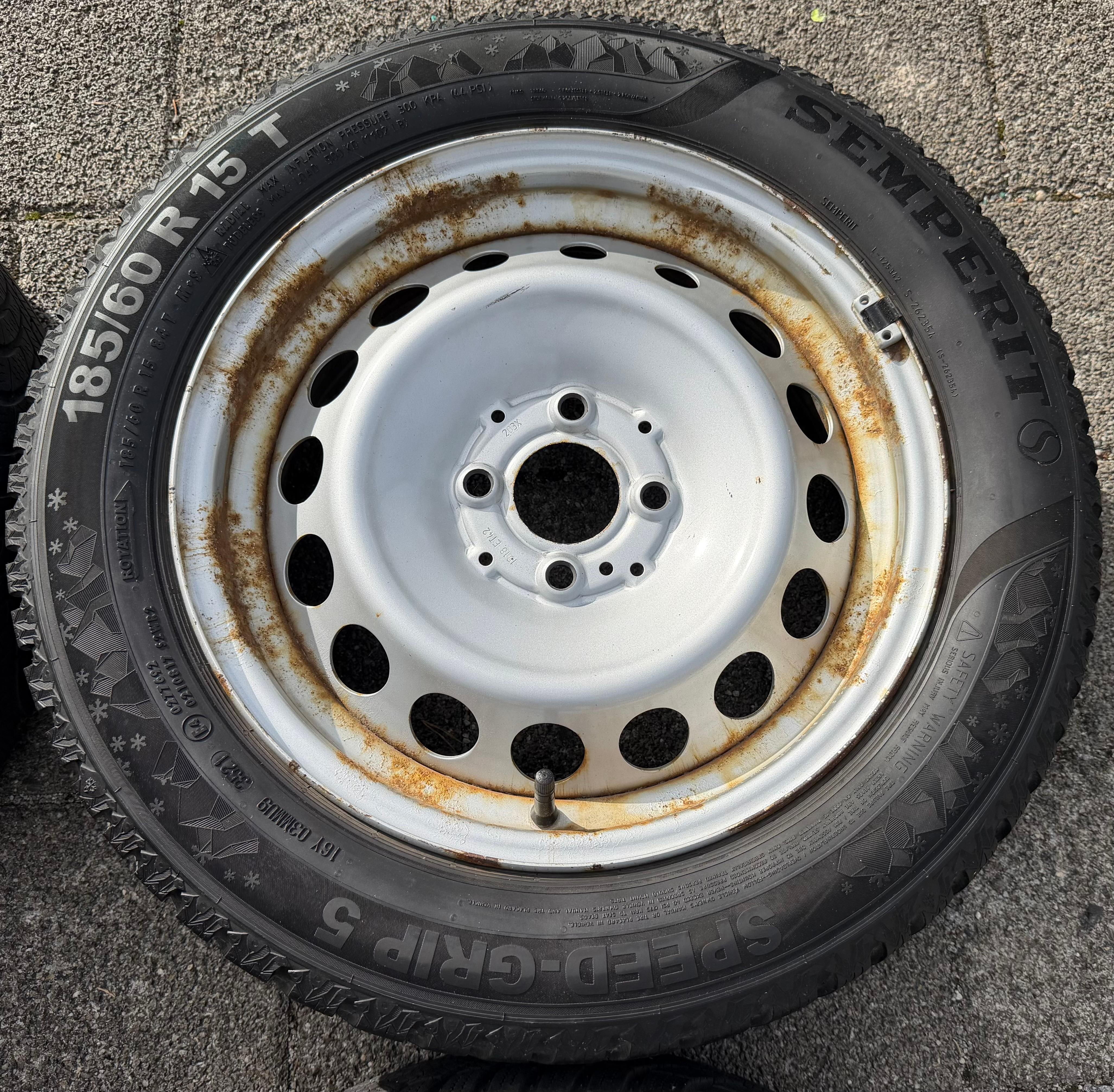 4 roues hiver d’origine Smart 453 165/65R15 81T 185/60R15 84T Semperit RDKS