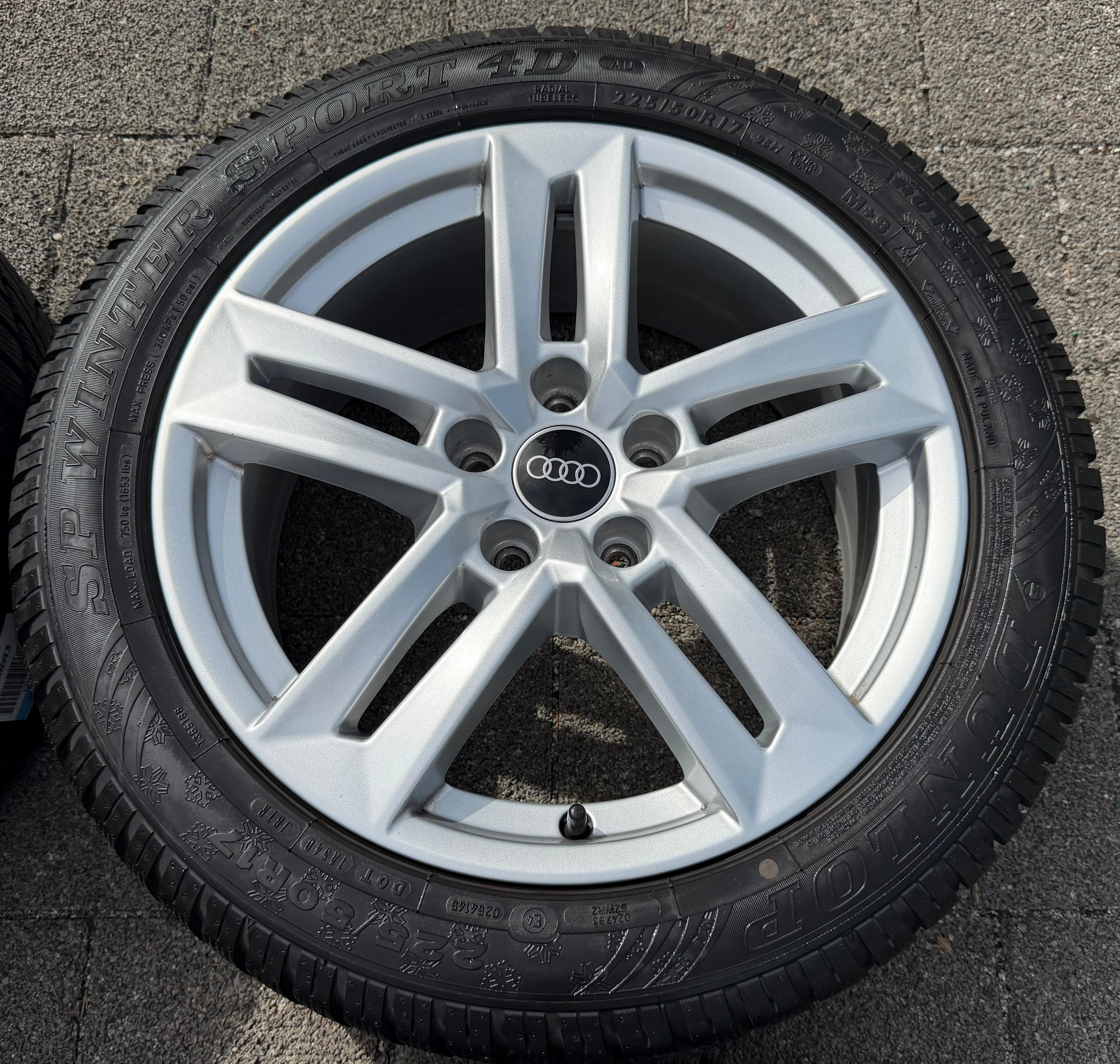 4 Original 17" Alu Winterräder Audi A4 B9 8W 8W0601025P 225/50R17 98H Dunlop 2022