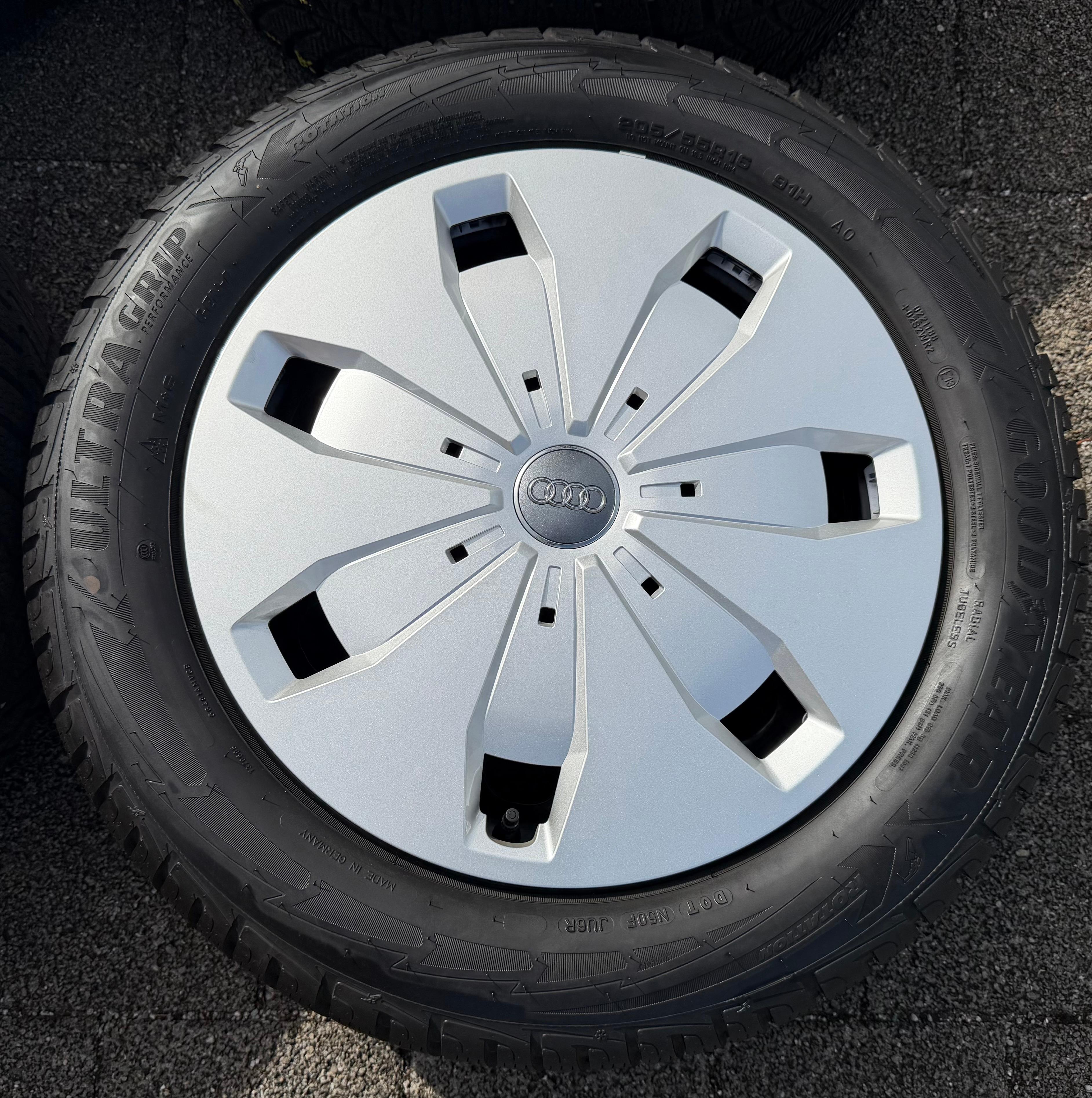 4 Winterräder Audi A3 8V Sportback Cabrio  205/55R16 91H Goodyear 8V0601027A