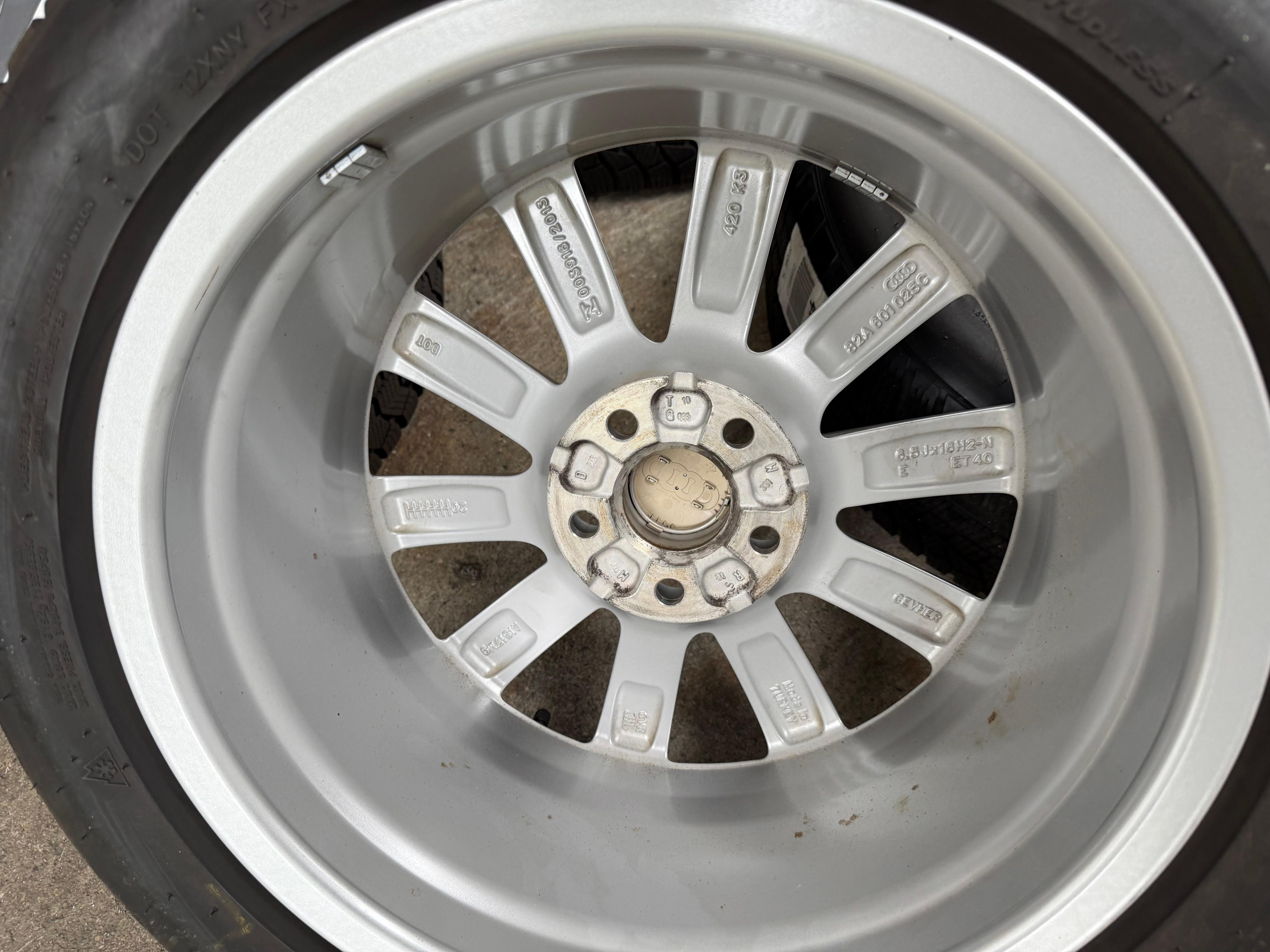 4 ruedas de invierno de aleación originales Audi A1 GB 82A601025C 195/55R16 91V Hankook