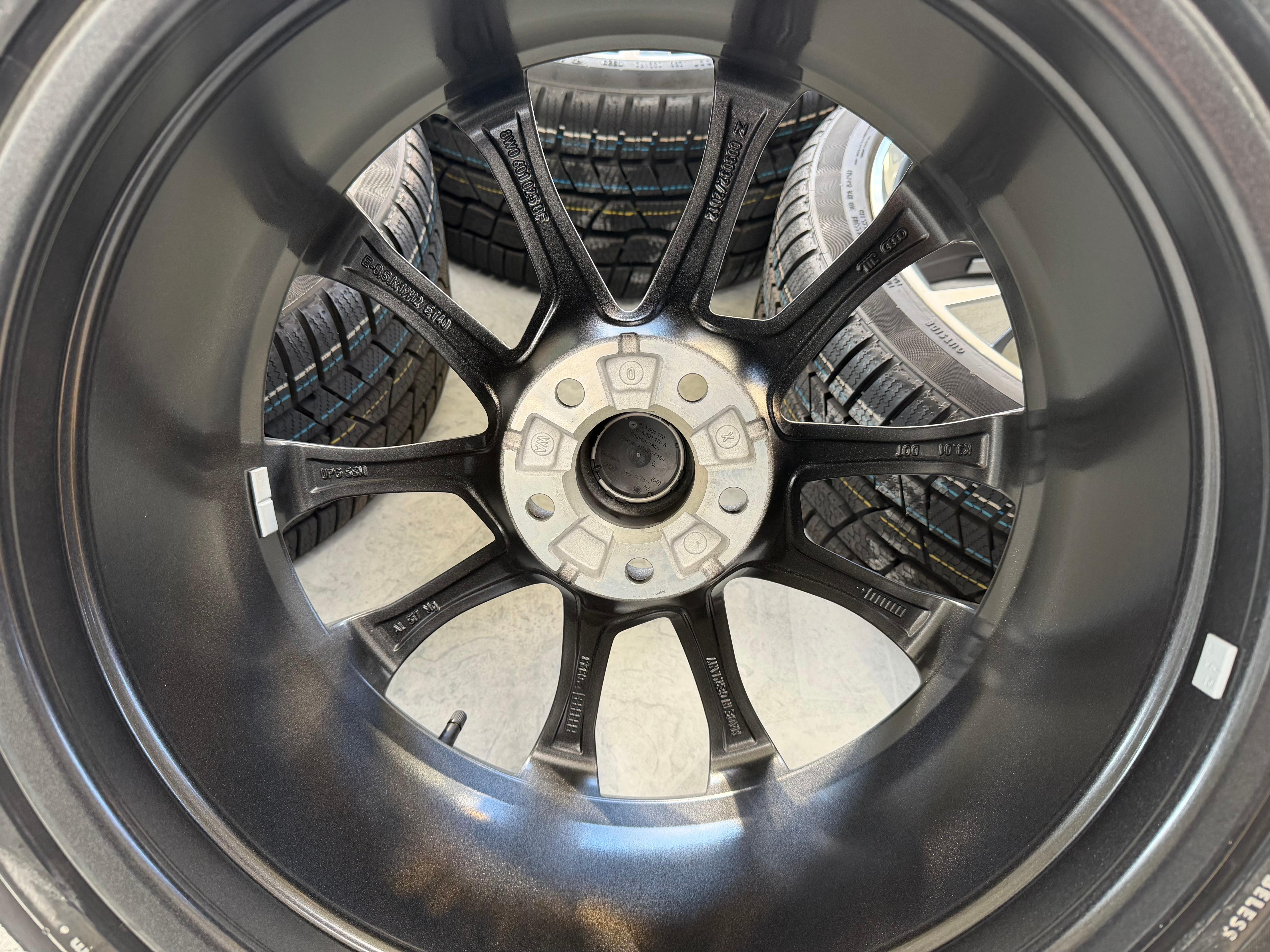4 Original 19" Alu Winterräder Audi A4 S4 8W B9 8W0601025BF 255/35R19 96V NEU