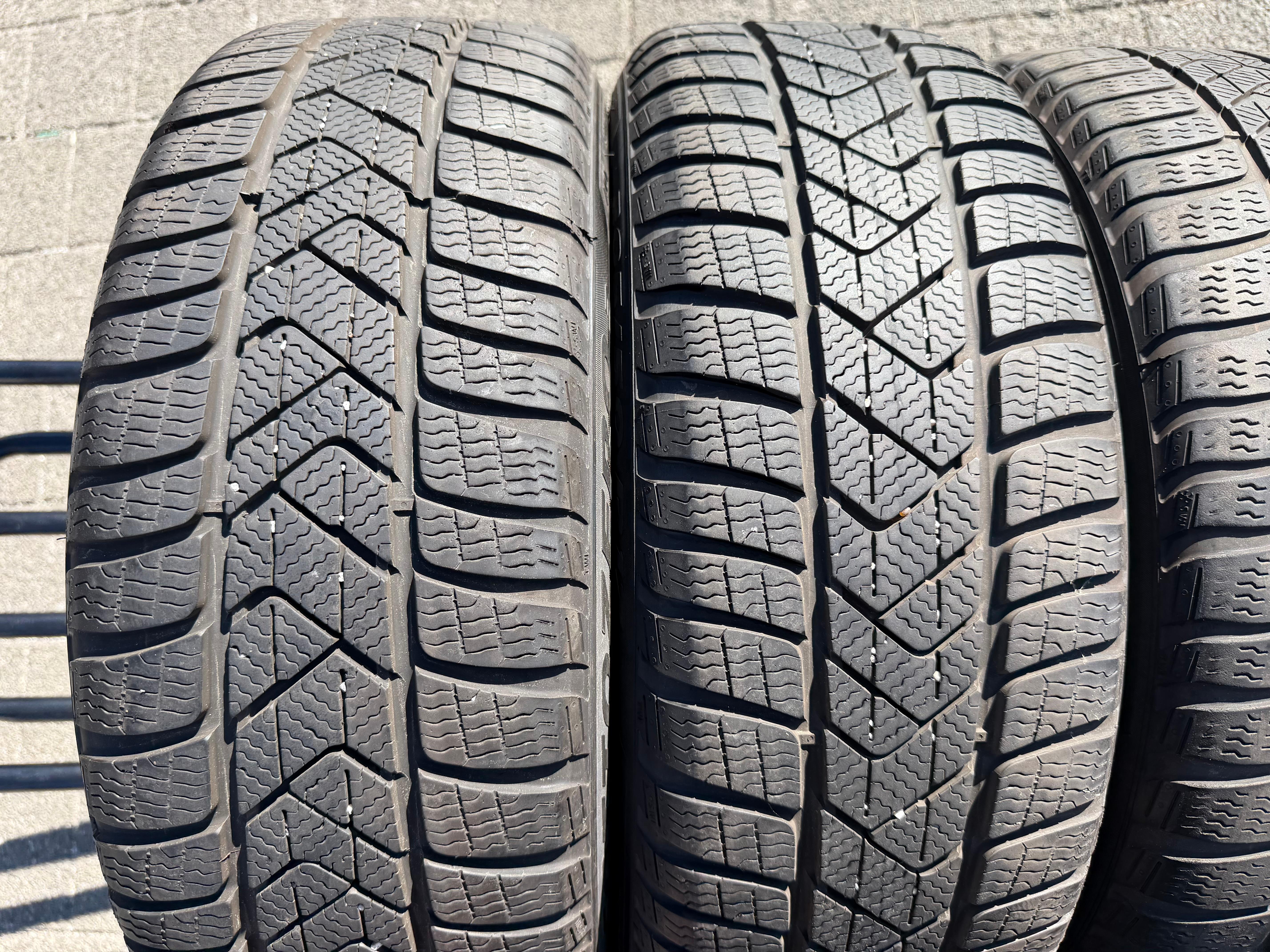 4 Original 17" Alu Winterräder Audi A3 S3 8Y 8Y0601025L 205/50R17 93H Pirelli