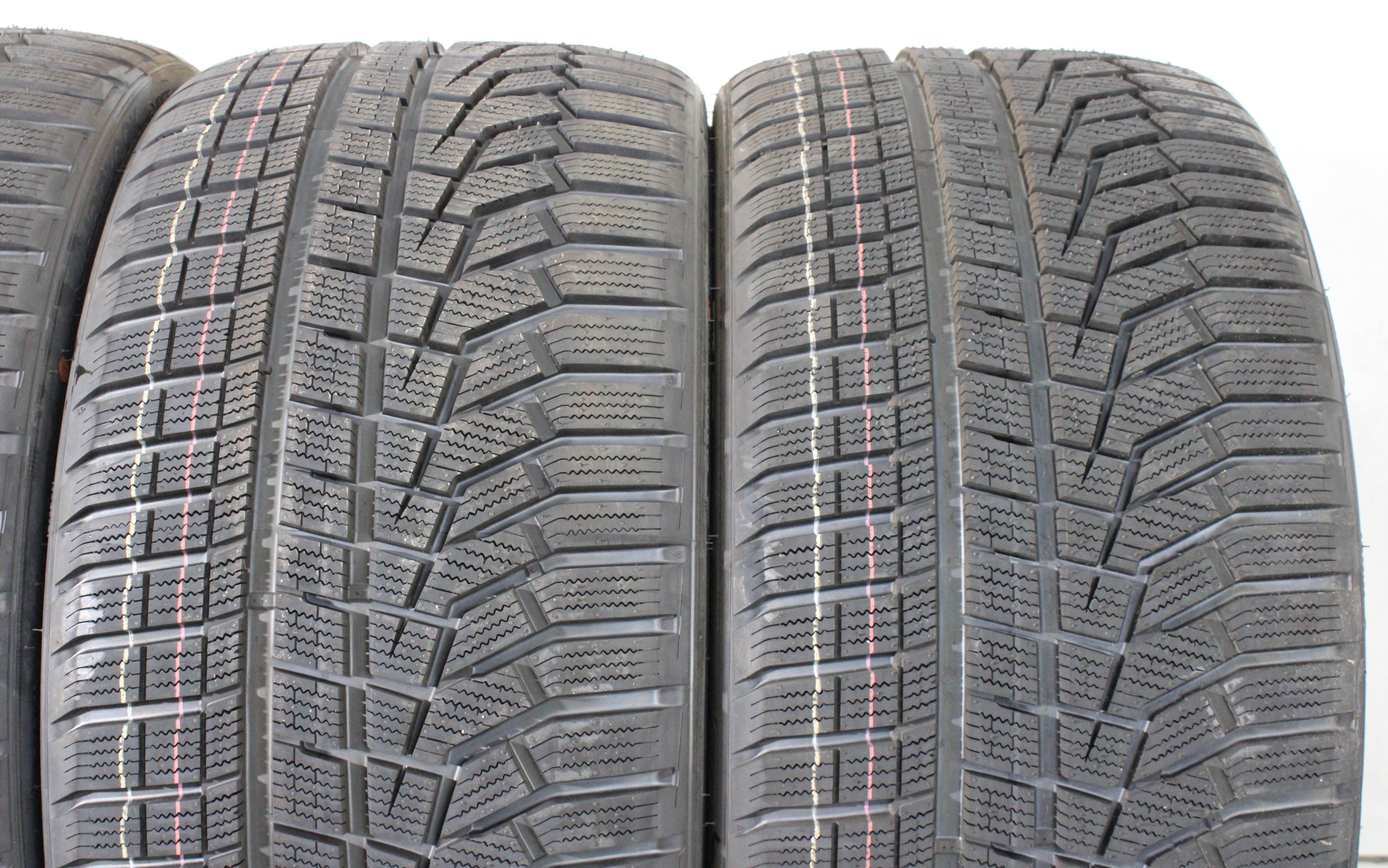 4 x 285/30R22 101W Winterreifen Hankook Winter I*Cept Evo 2 Volles Profil 2019 AO NEU Freihaus