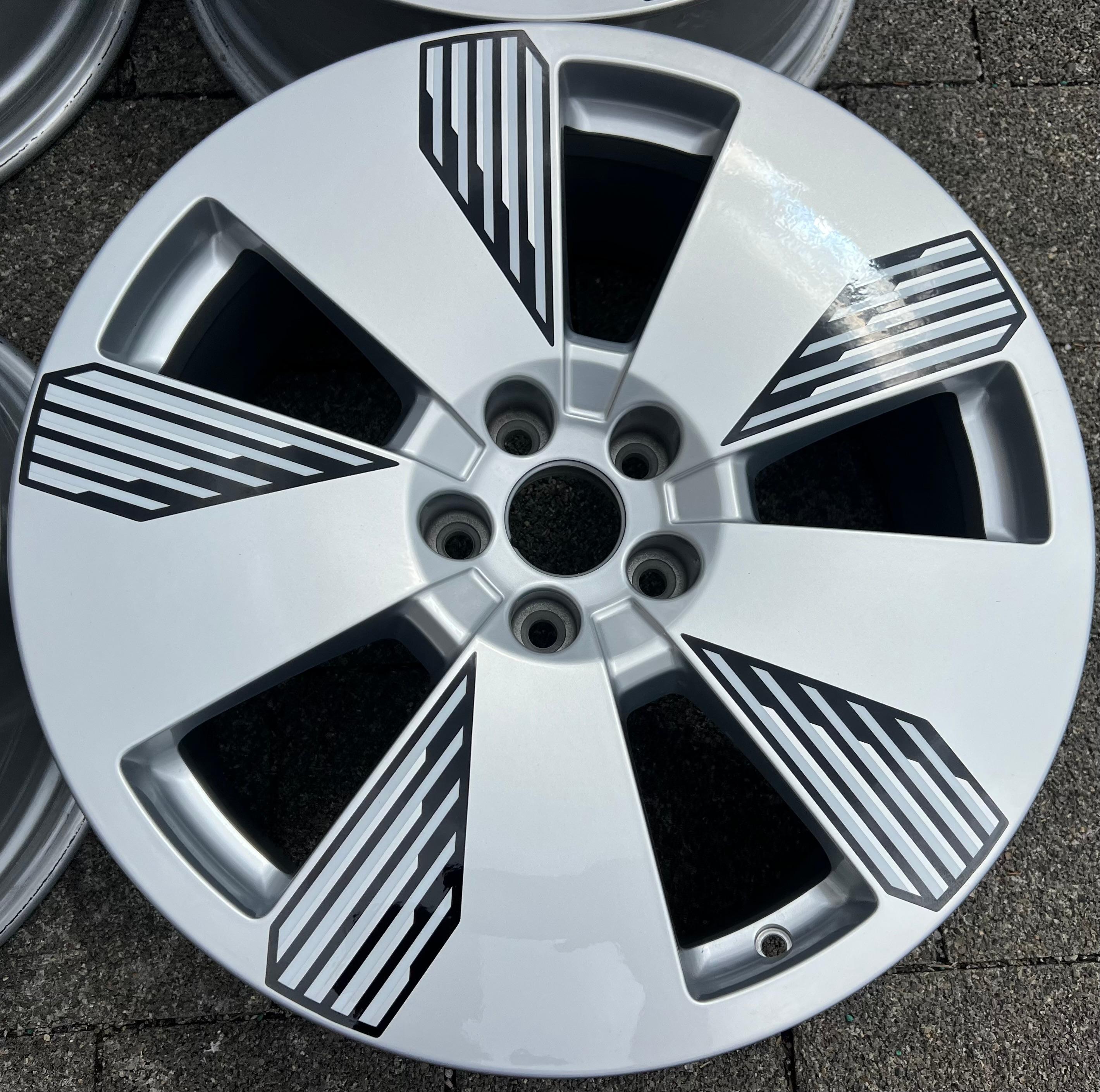 4 ORIGINAL 19" ALUFELGEN AUDI E-TRON GEN 8x19 ET34 4KE601025L FREIHAUS
