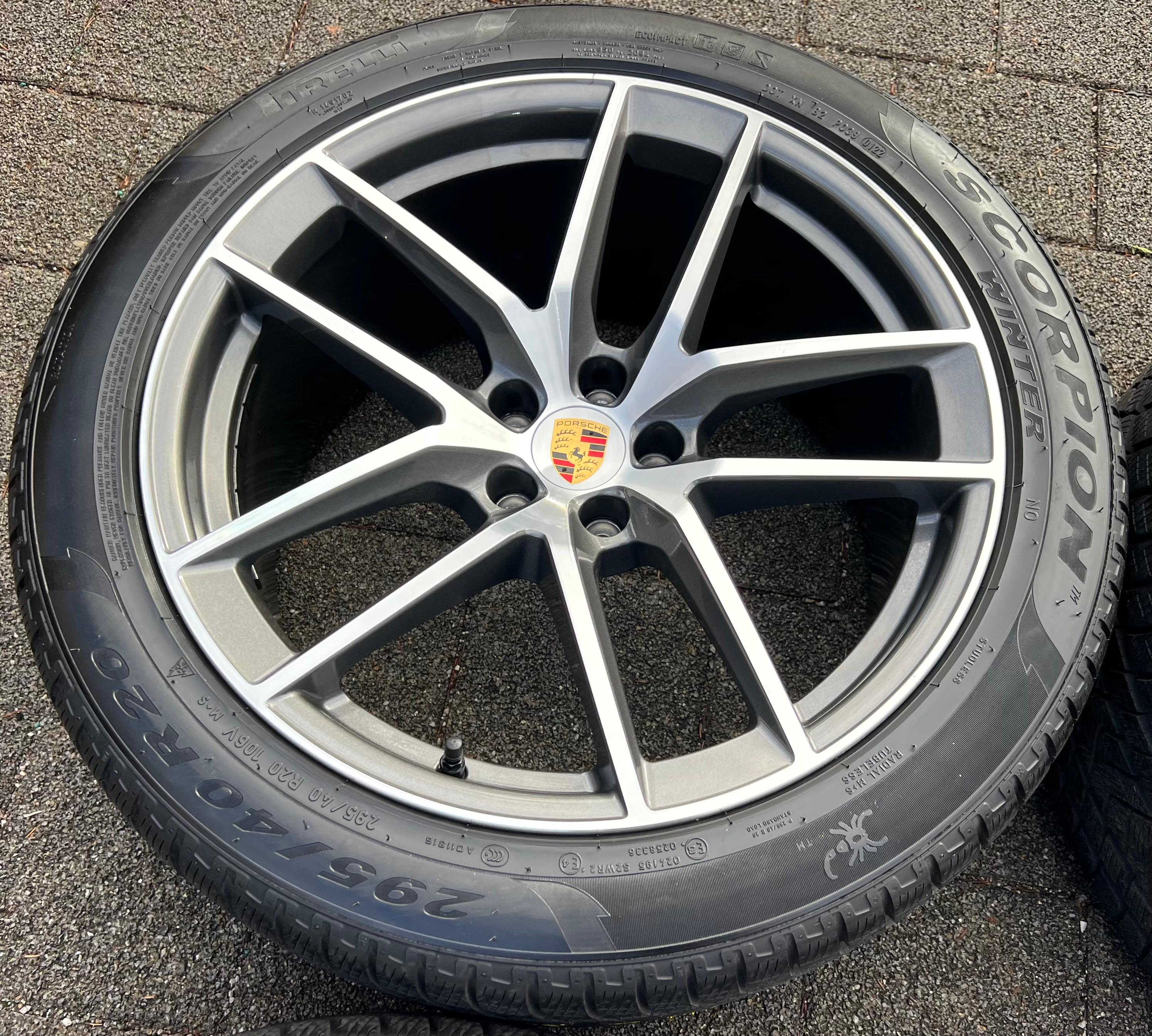 4 ORIGINELE 20" LICHTMETALEN WINTERWIELEN PORSCHE MACAN 265/45R20 104V 295/40R20 106V BANDENDRUKCONTROLESYSTEEM