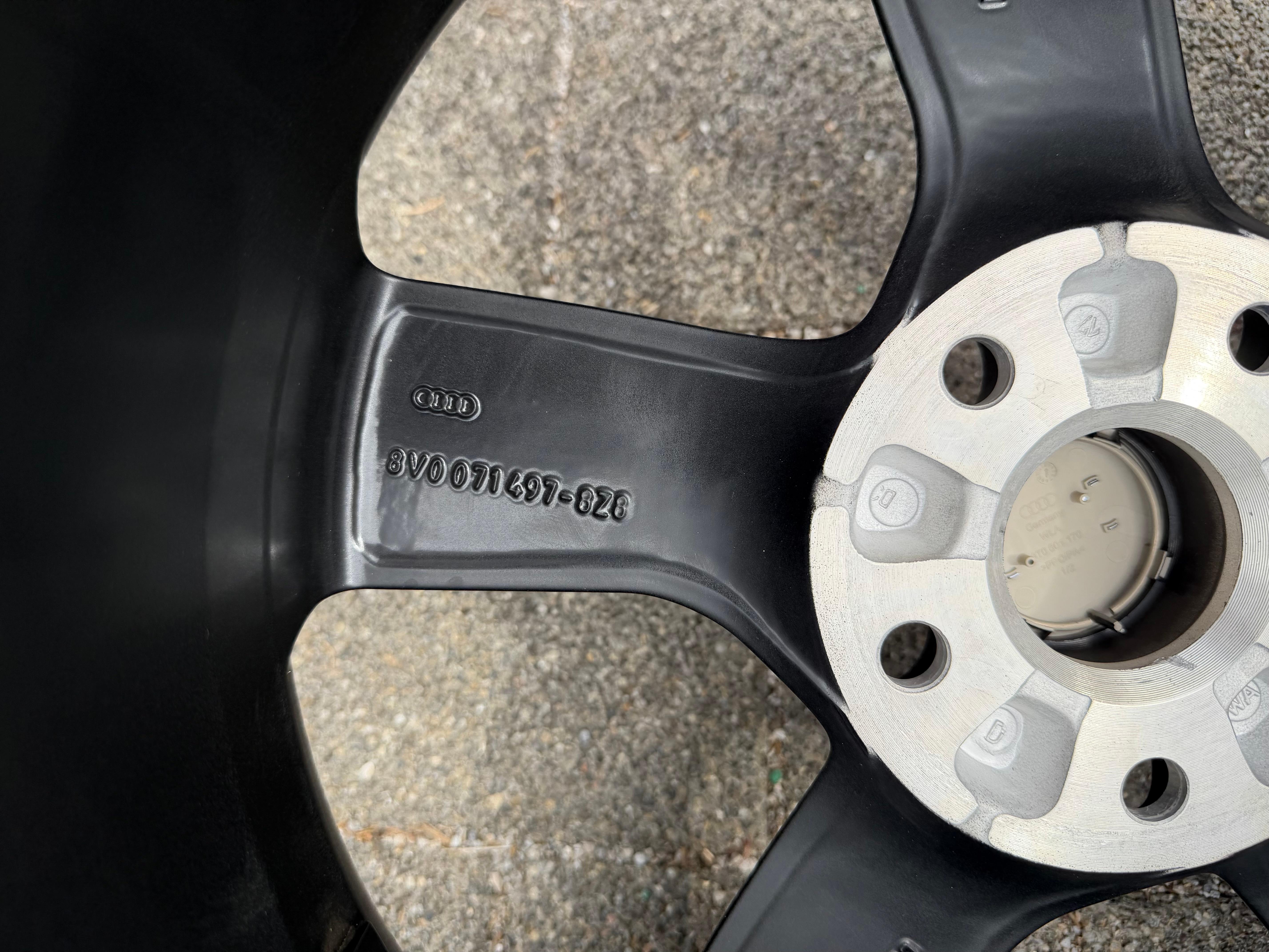 1 cerchio in lega originale da 17" per Audi A3 S3 8V, codice 8V0071497, 6x17 ET48, nero opaco, NUOVO