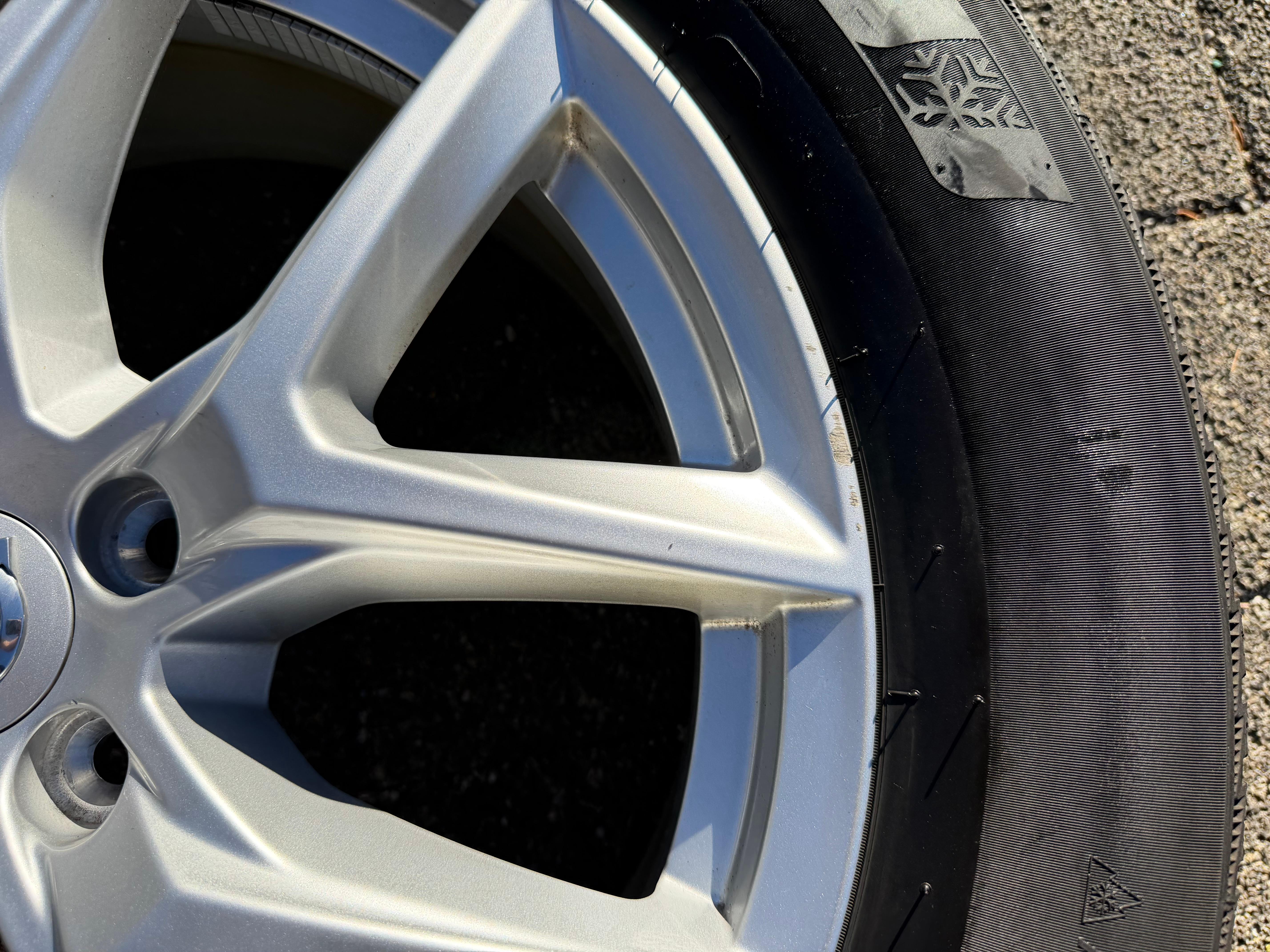 4 ruedas de invierno de aleación originales de 18" Volvo XC60 II 31423851 235/60R18 107H Michelin 2025