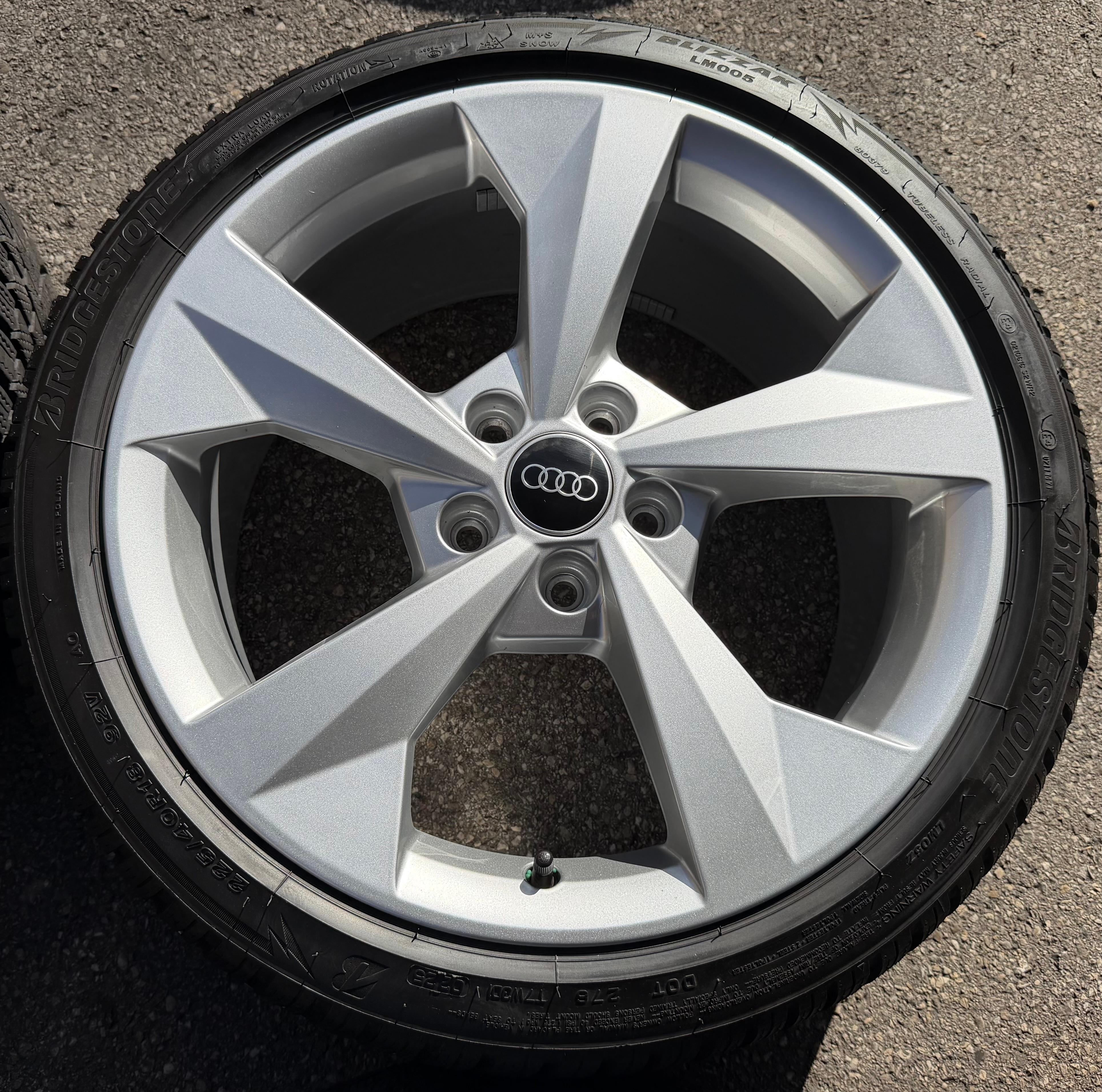 4 ruedas de invierno de aluminio originales de 18" Audi A3 S3 8Y 8Y0601025CP 225/40R18 92V 2025