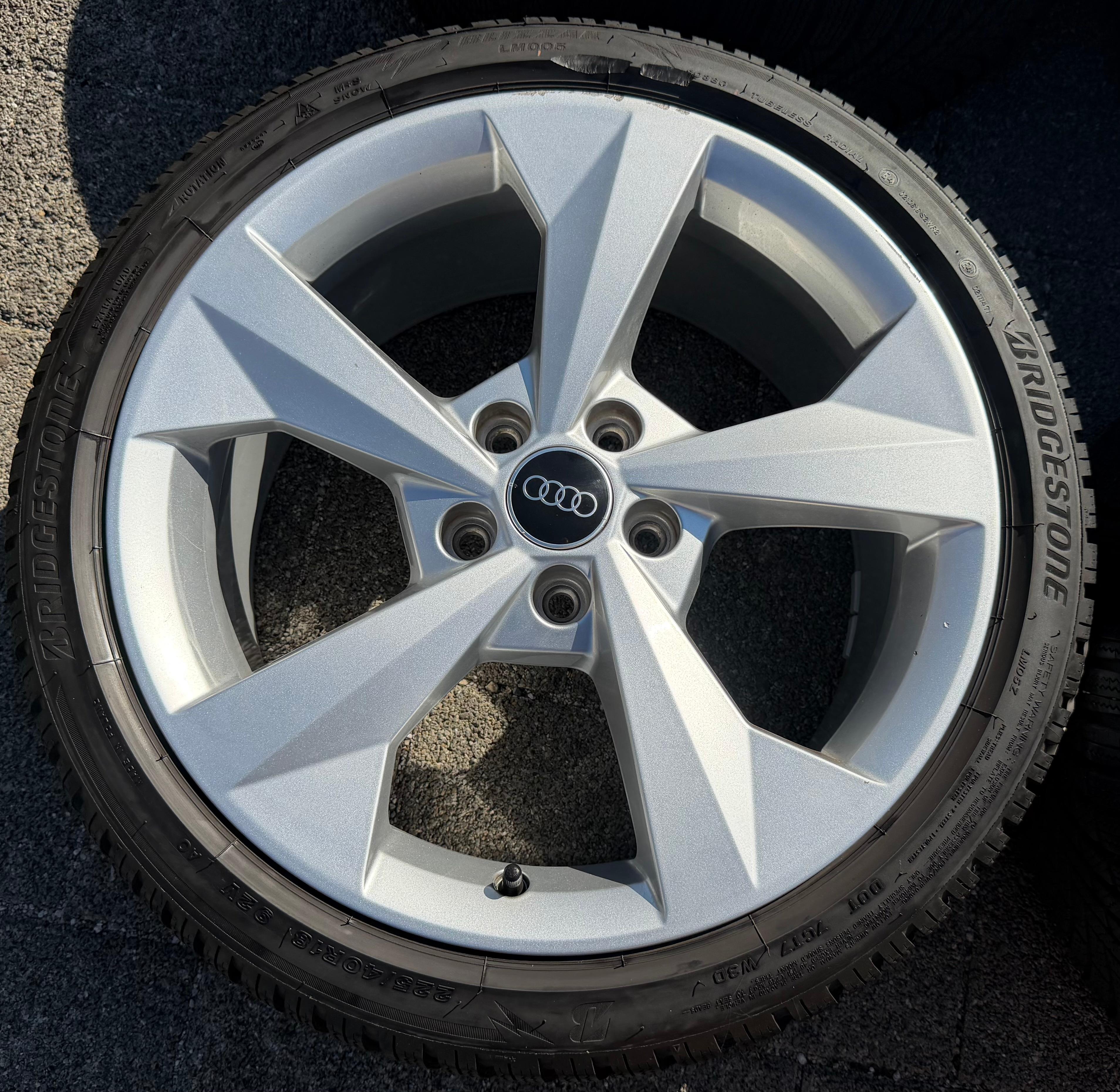 4 Original 18" Alu Winterräder Audi A3 S3 8Y 8Y0601025J 225/40R18 92V Bridgestone 2022