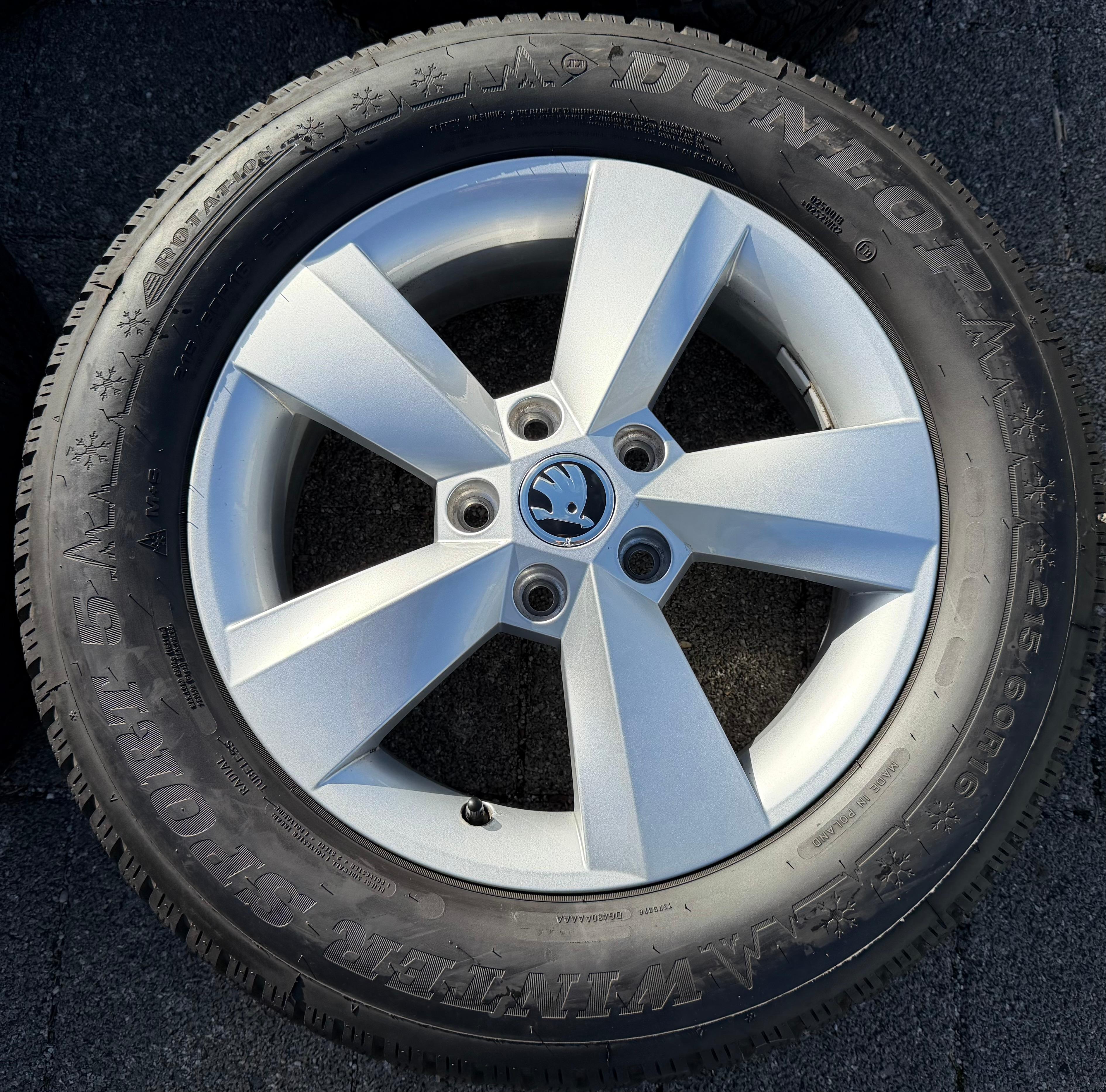 4 Original Alu Winterräder Skoda Karoq NU7 Nanuq 215/60R16 95H Dunlop 7,5-8MM