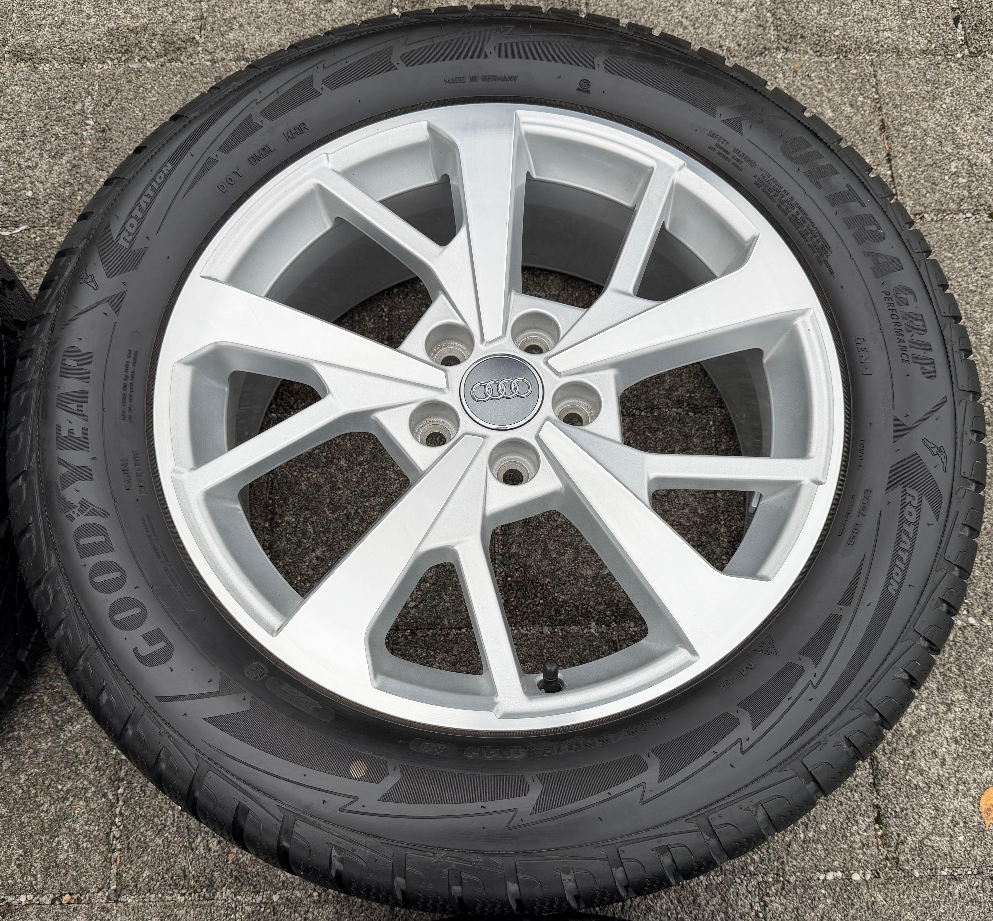 4 ruedas de invierno de aleación originales de 18" para Audi Q3 F3 83A 83A601025J 235/55R18 104H Goodyear