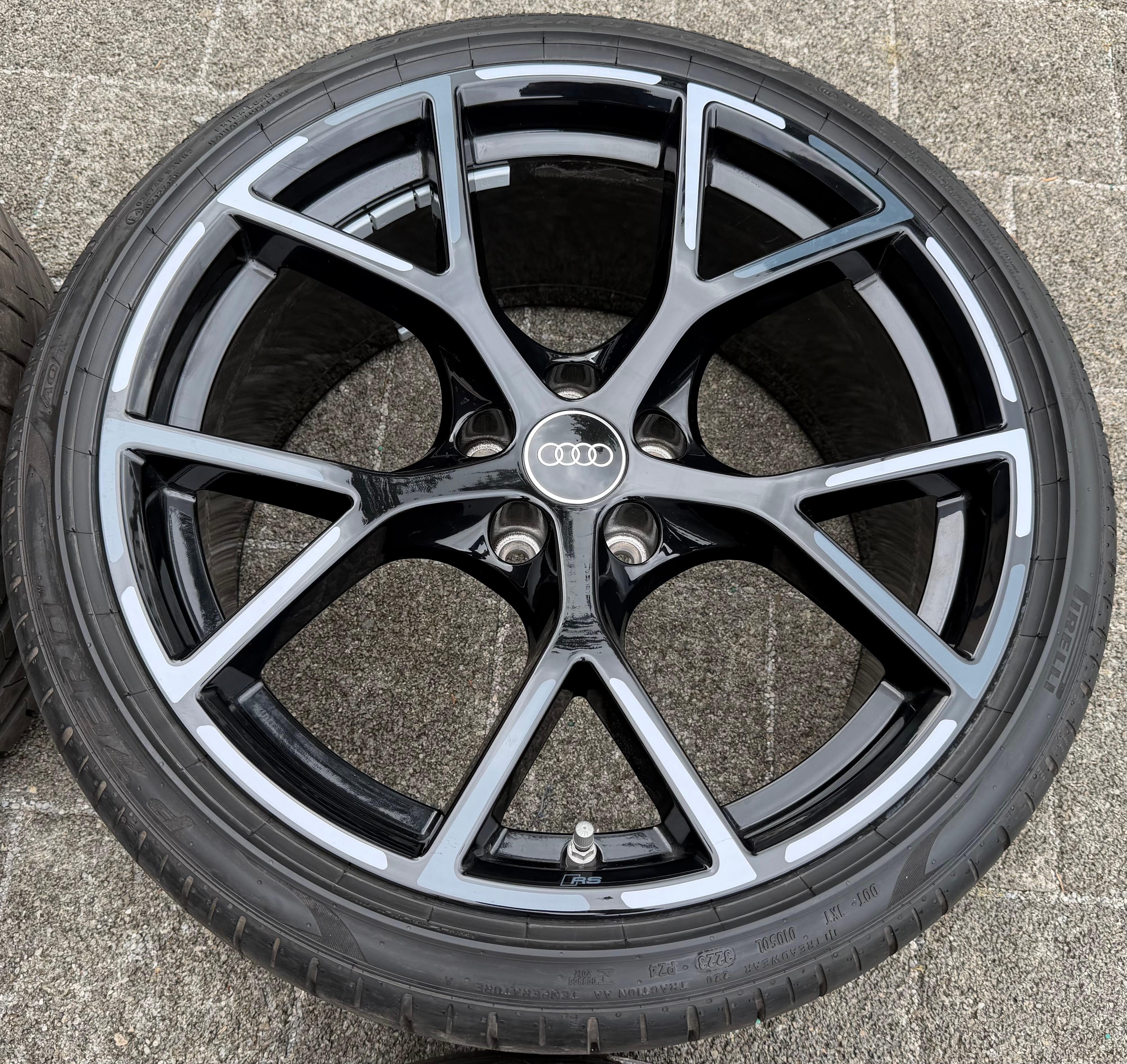 4 Original 19" Alu Sommerräder Audi RS3 8Y 8Y0601025BQ 8Y0601025BP PIRELLI
