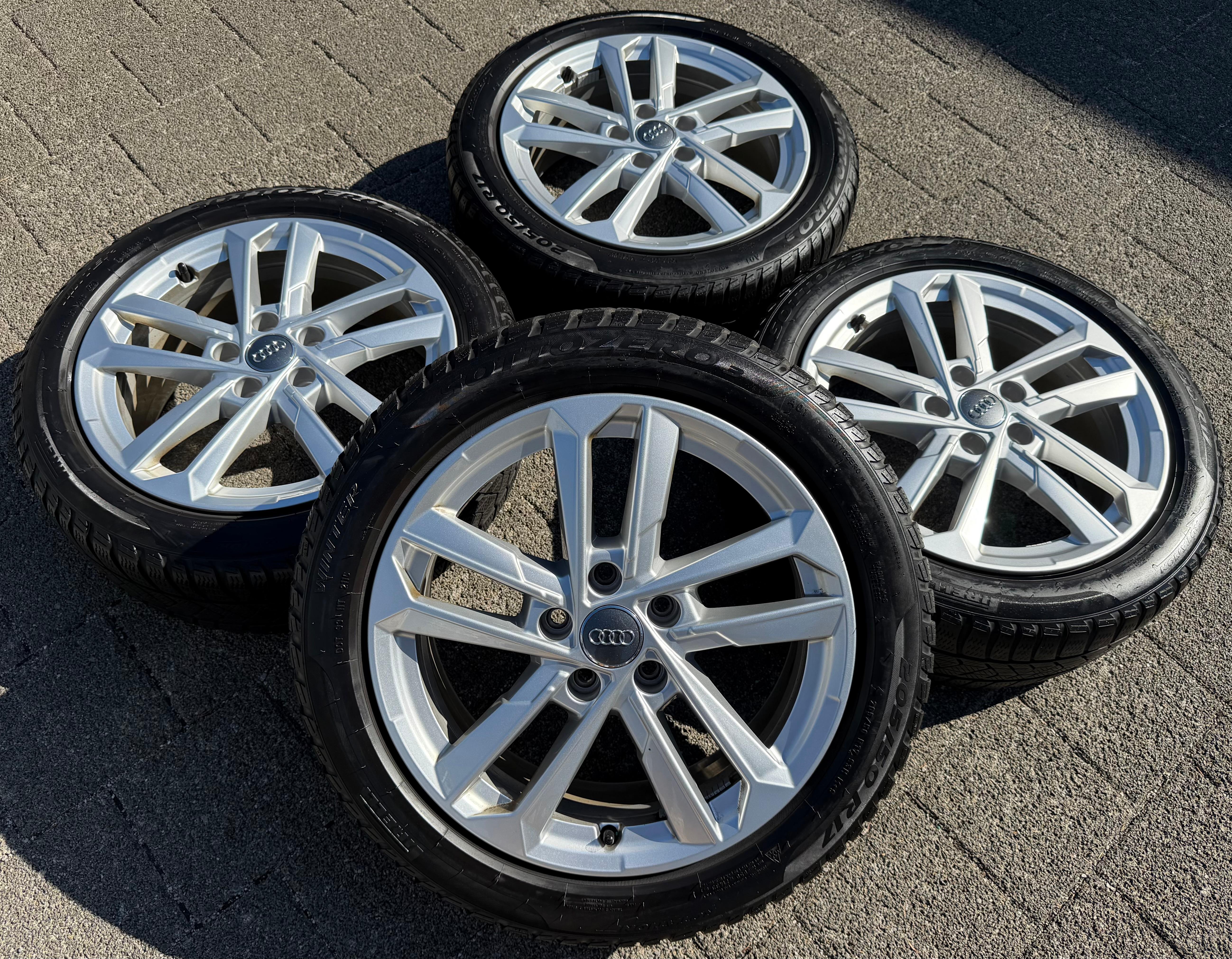 4 Original 17" Alu Winterräder Audi A3 S3 8Y 8Y0601025L 205/50R17 93H Pirelli