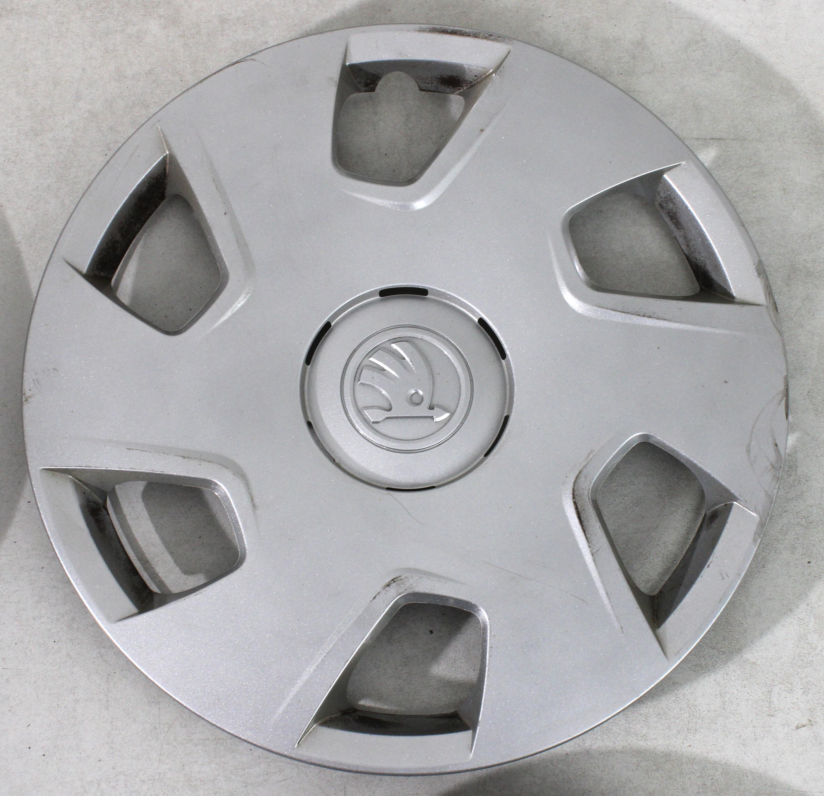 4 ORIGINAL 15" RADKAPPEN SKODA RAPID FABIA 5JA601147AS 15 ZOLL