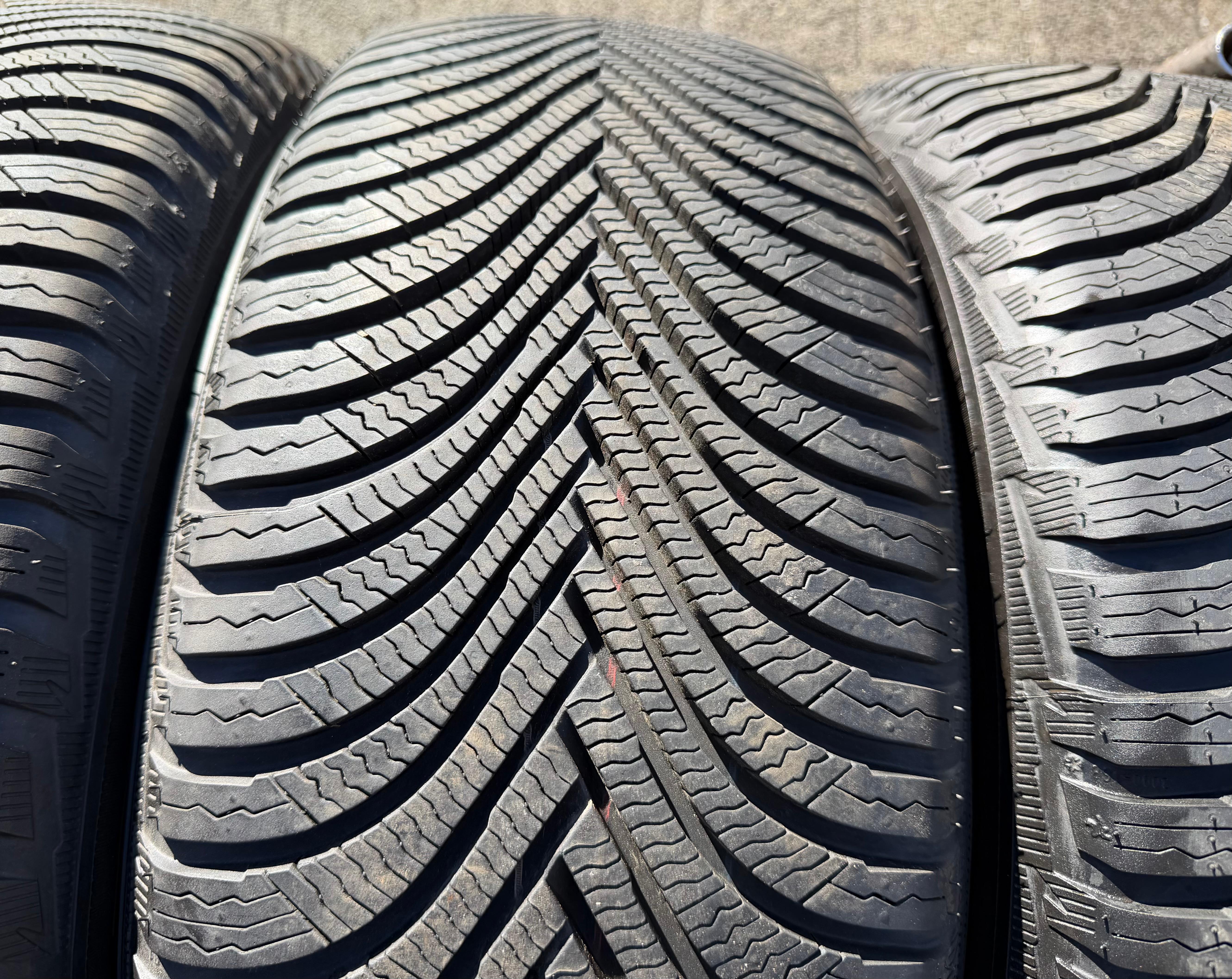 4 Original 17" Alu Winterräder Audi SQ2 GA 81A601025T 215/55R17 94V Michelin 8MM