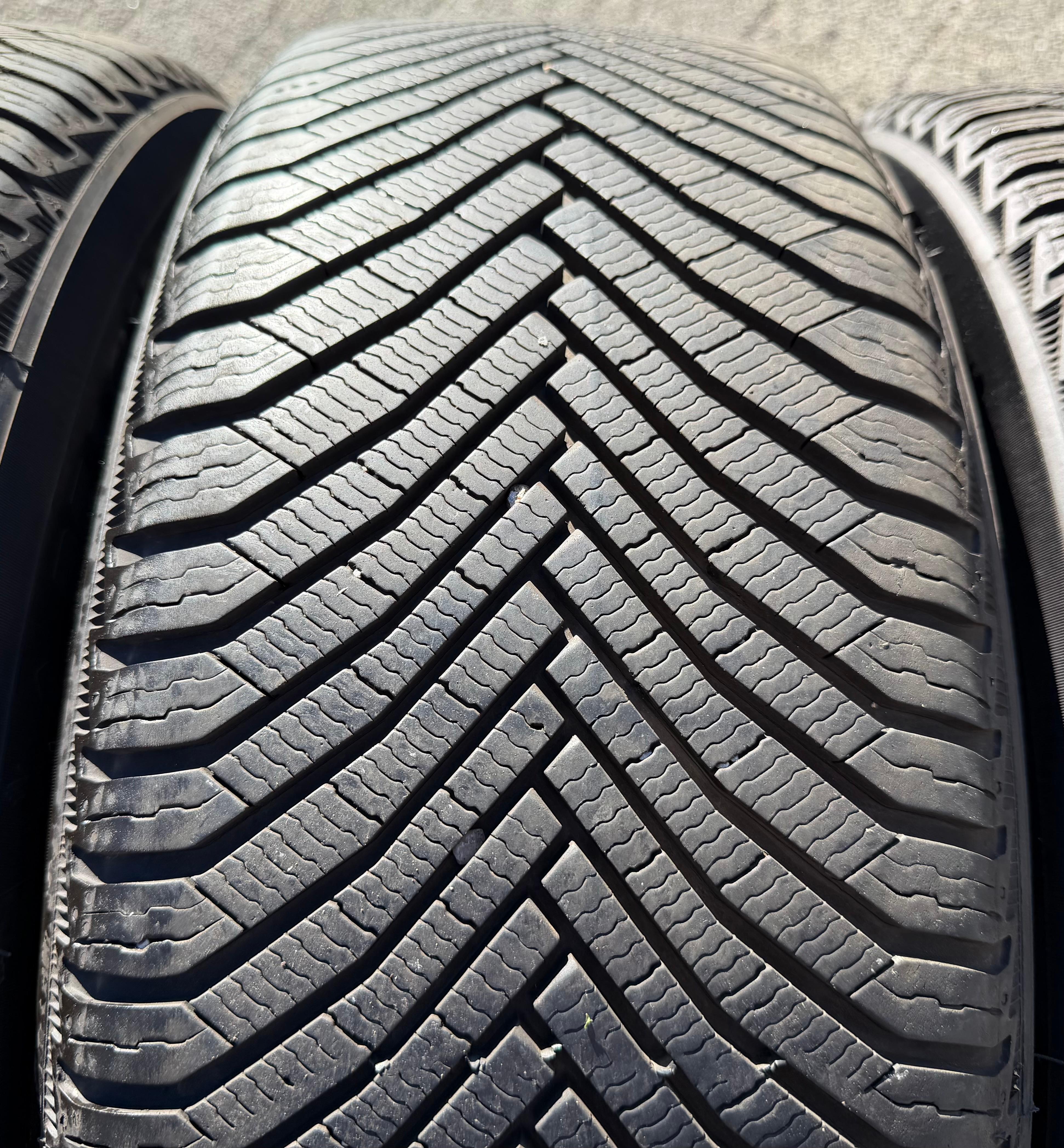 4 ruedas de invierno de aleación originales de 18" Volvo XC60 II 31423851 235/60R18 107H Michelin 2025