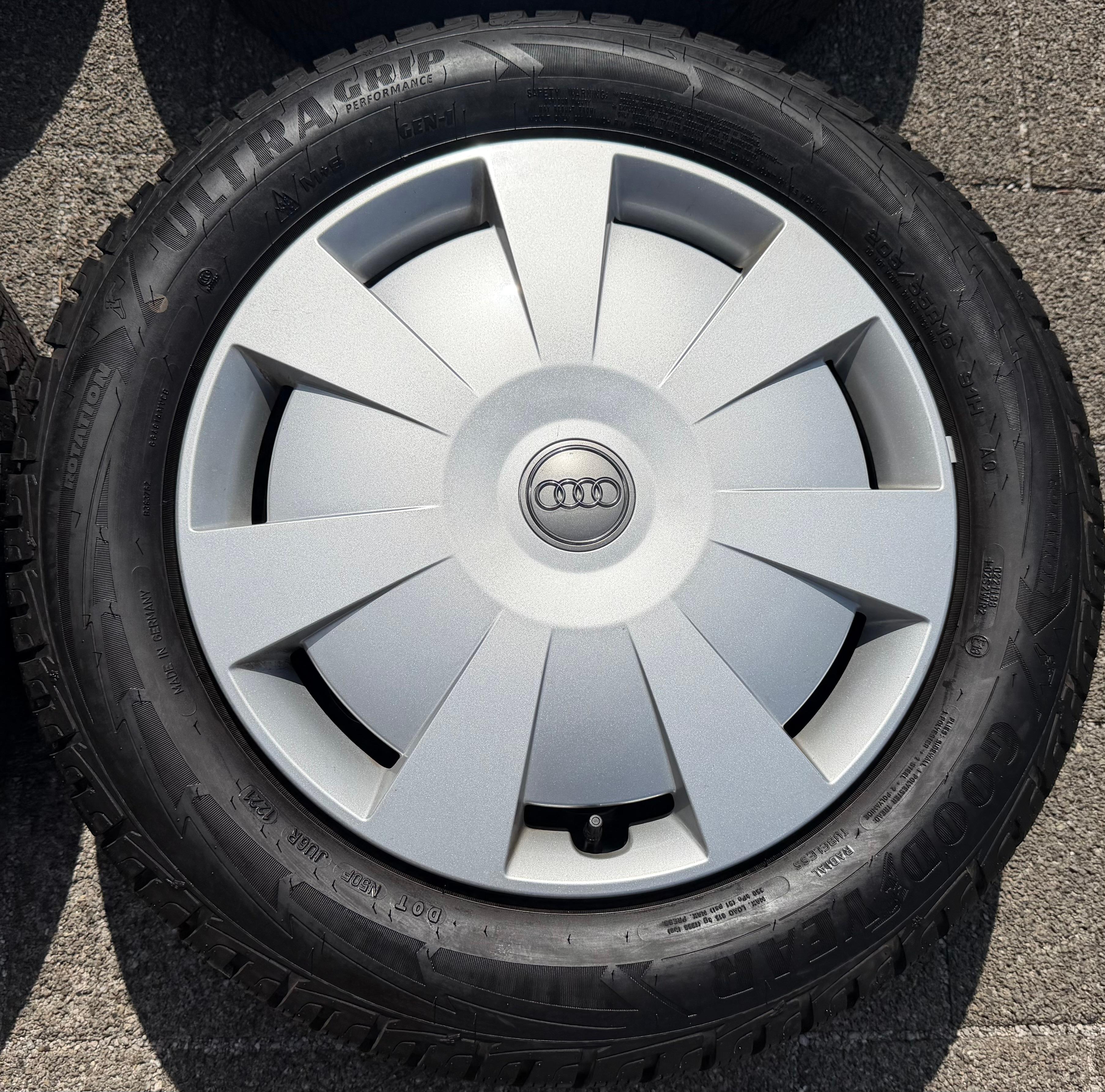 4 Winterräder Audi A3 8V Sportback Cabrio  205/55R16 91H Goodyear 8V0601027A 2021