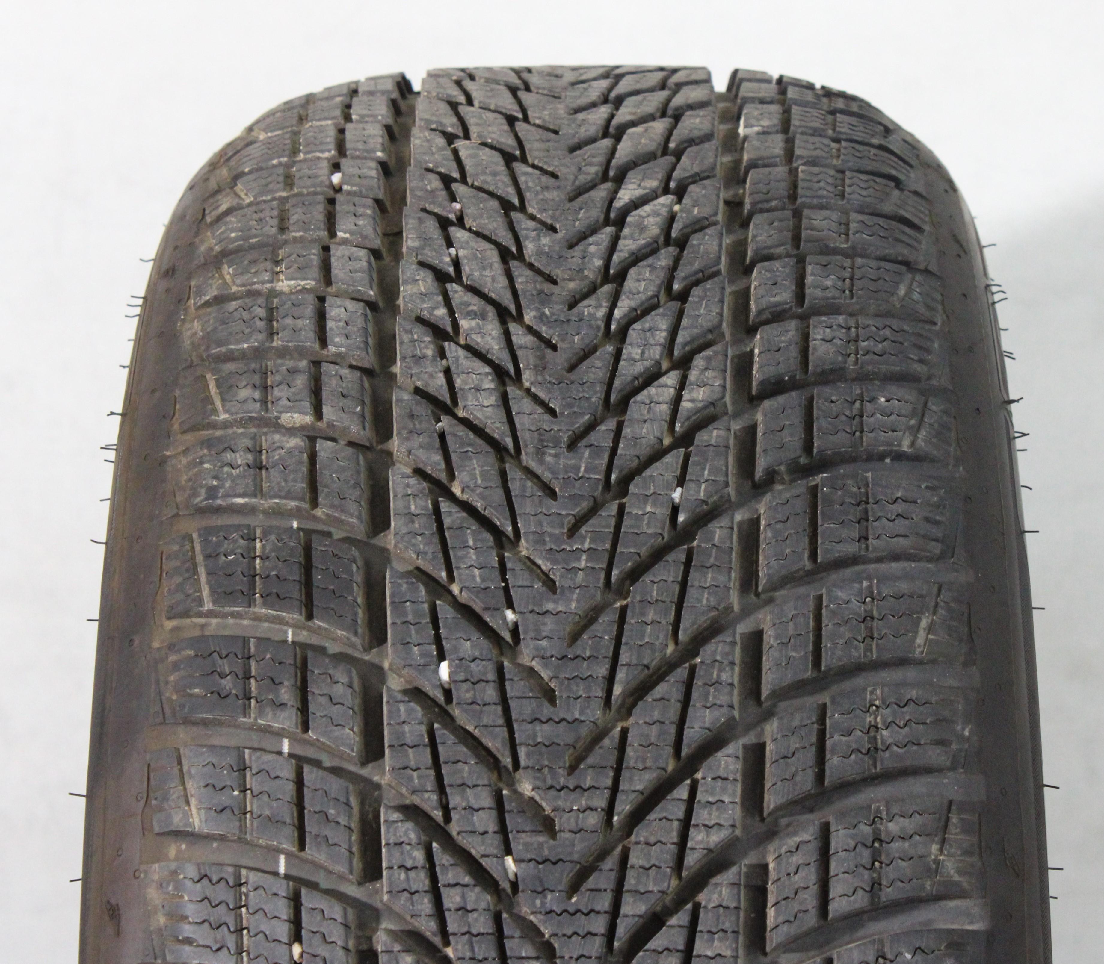 1 x 235/45R18 98H Winterreifen Goodyear Ultra Grip Performance 3 AO 7,5mm 2024