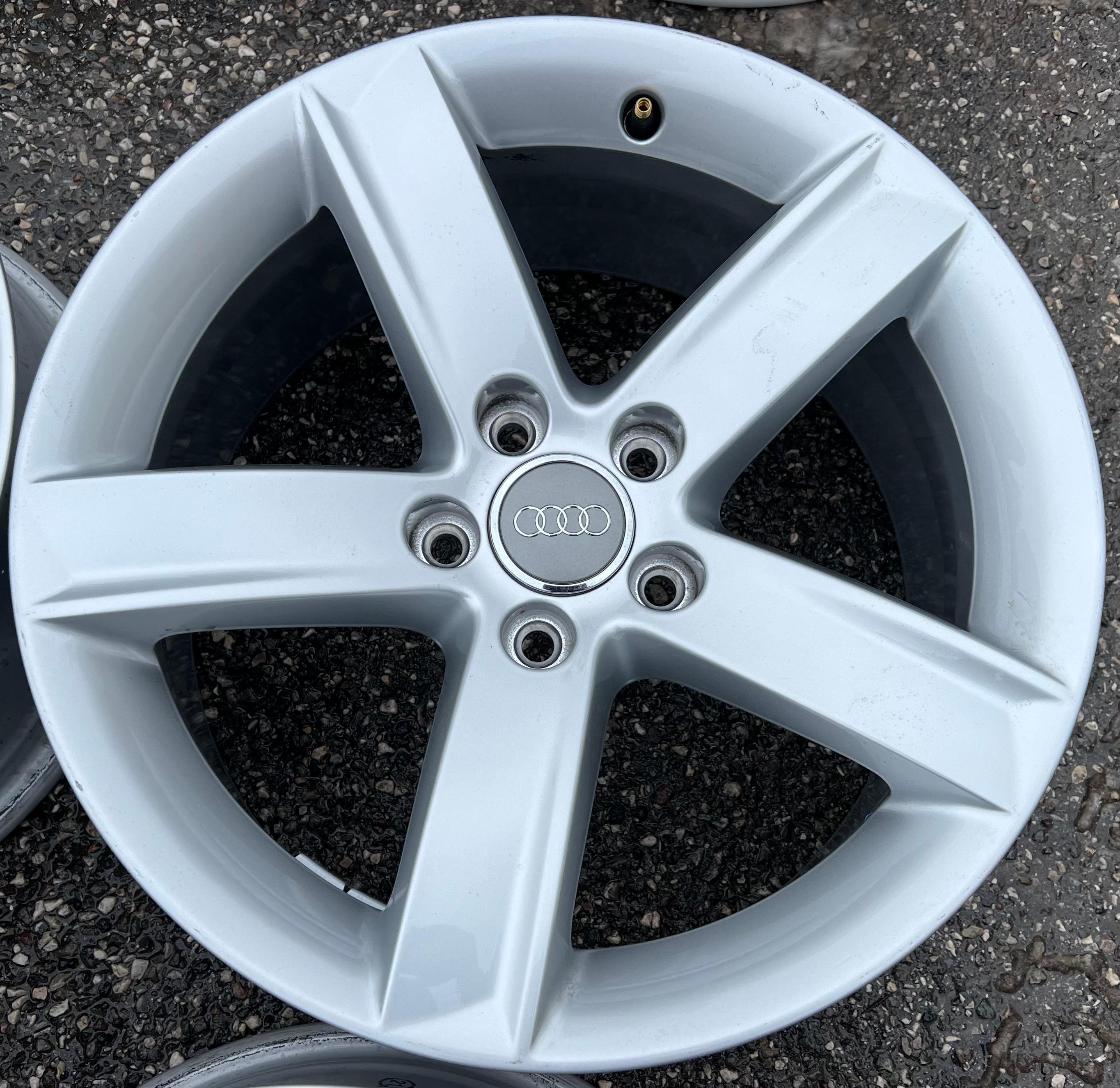 4 CERCHI ORIGINALI IN ALLUMINIO DA 17" AUDI A5 8T 8T0071497 CONSEGNA GRATUITA