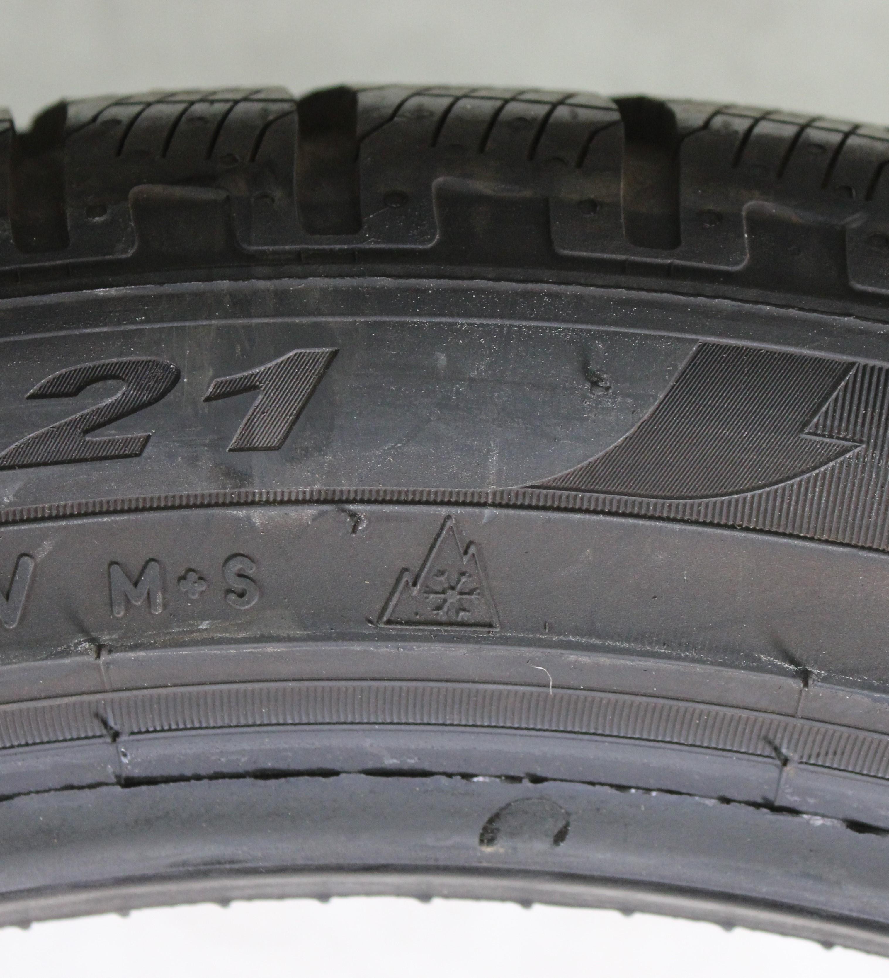 4 x 255/40R21 102V pneumatici invernali Pirelli Scorpion Winter battistrada completo 2022