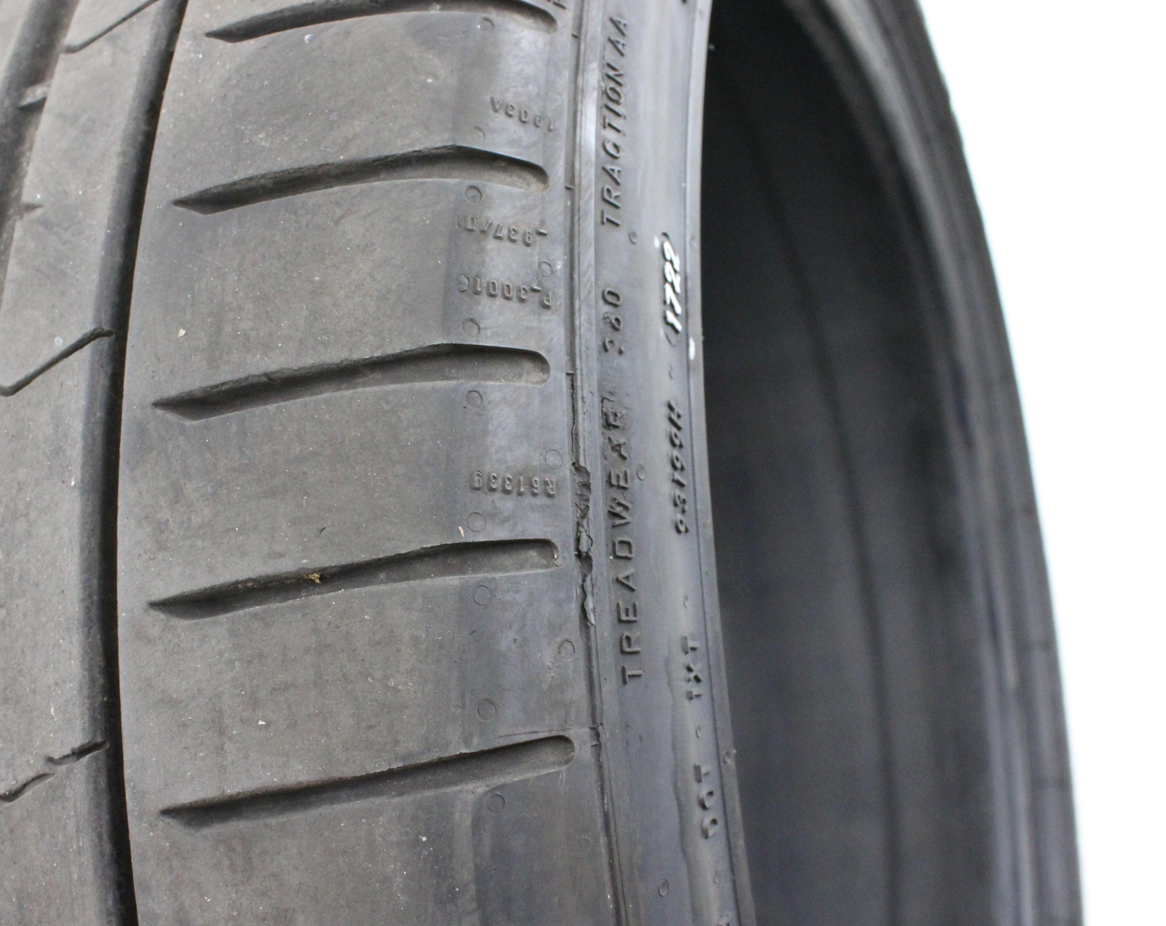 1 x 245/40R19 98Y Neumático de verano Pirelli Pzero PZ4 Runflat 5mm 2022 *