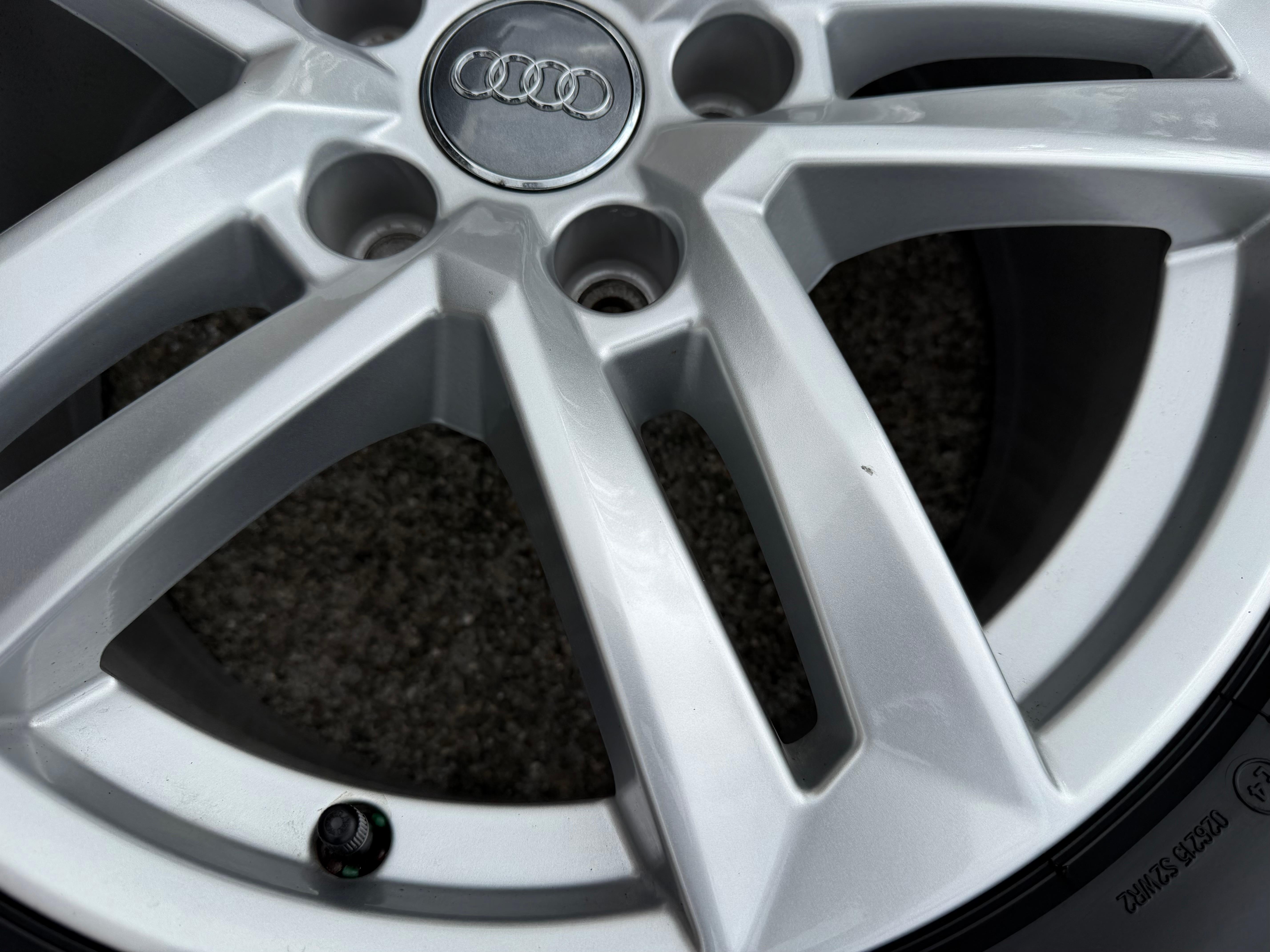 4 originele 17" aluminium winterwielen Audi A4 B9 8W 8W0601025P 225/50R17 98H Bridgestone