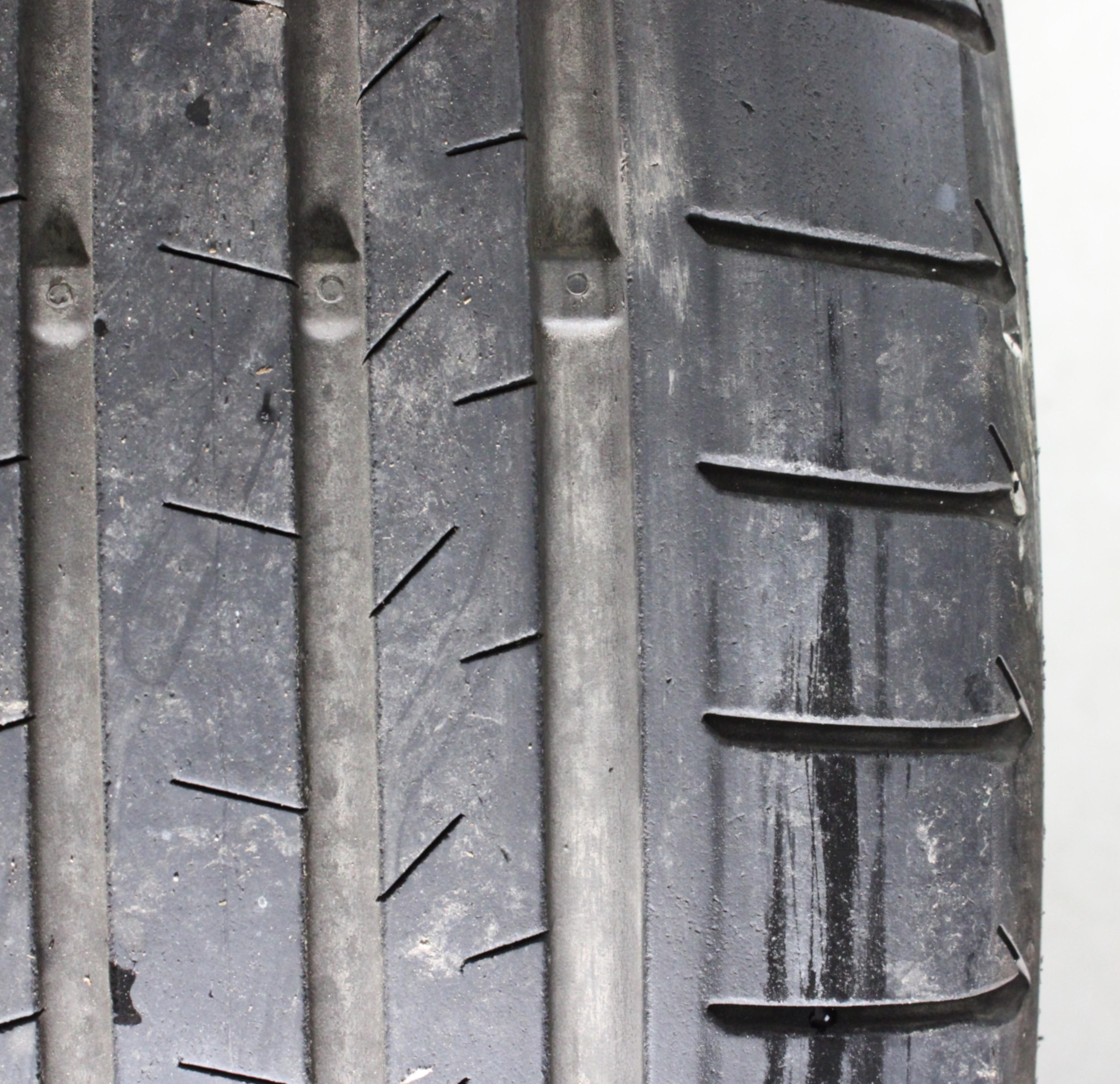 2 pneus d'été Bridgestone Turanza T005 AO 235/55R18 100Y, 1 x 4-4,5 mm / 1 x 4,5-5 mm, 2023