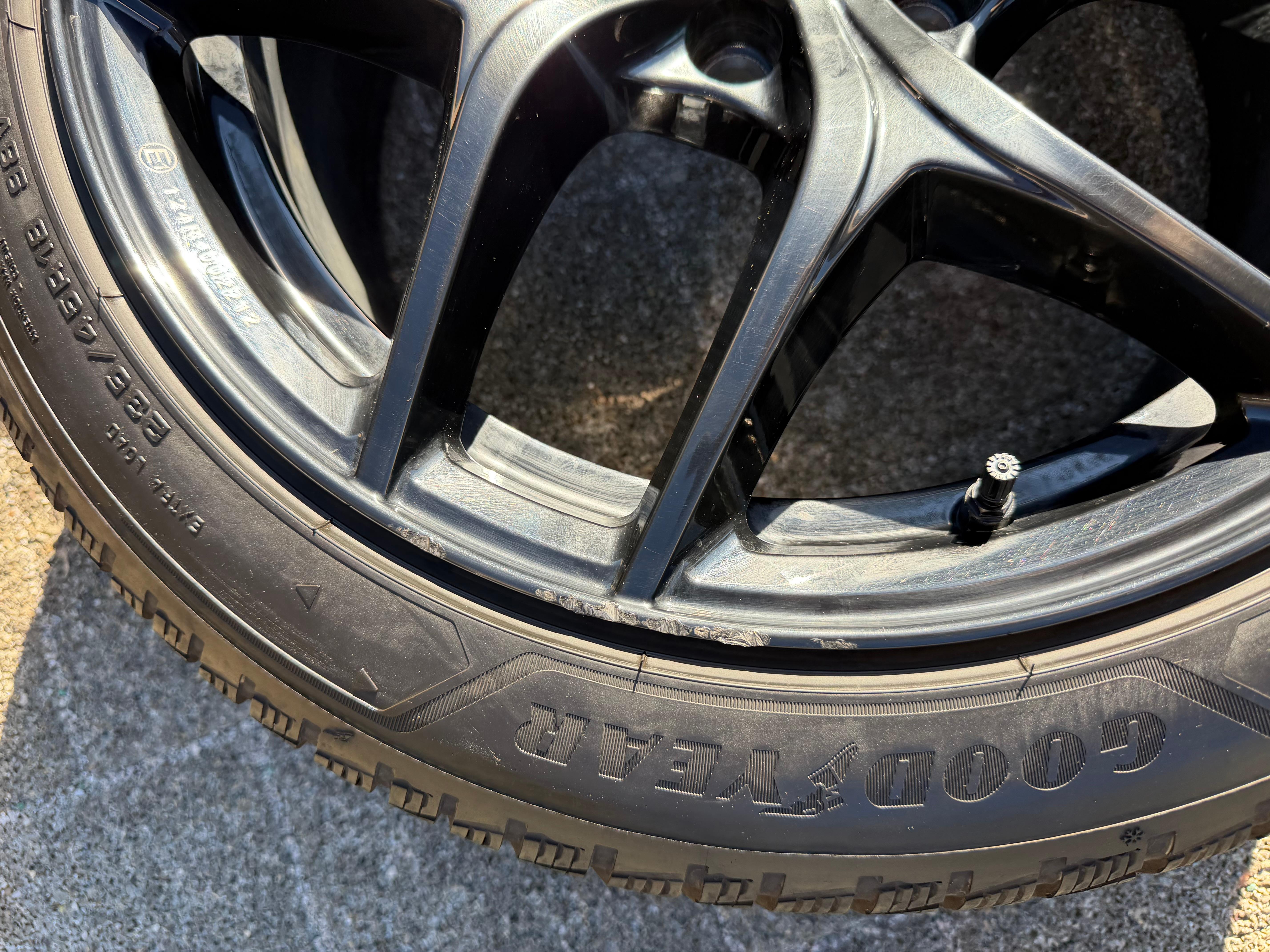 4 Alu 18" Winterräder Tesla Model 3 235/45R18 98V Goodear 2024 RDKS