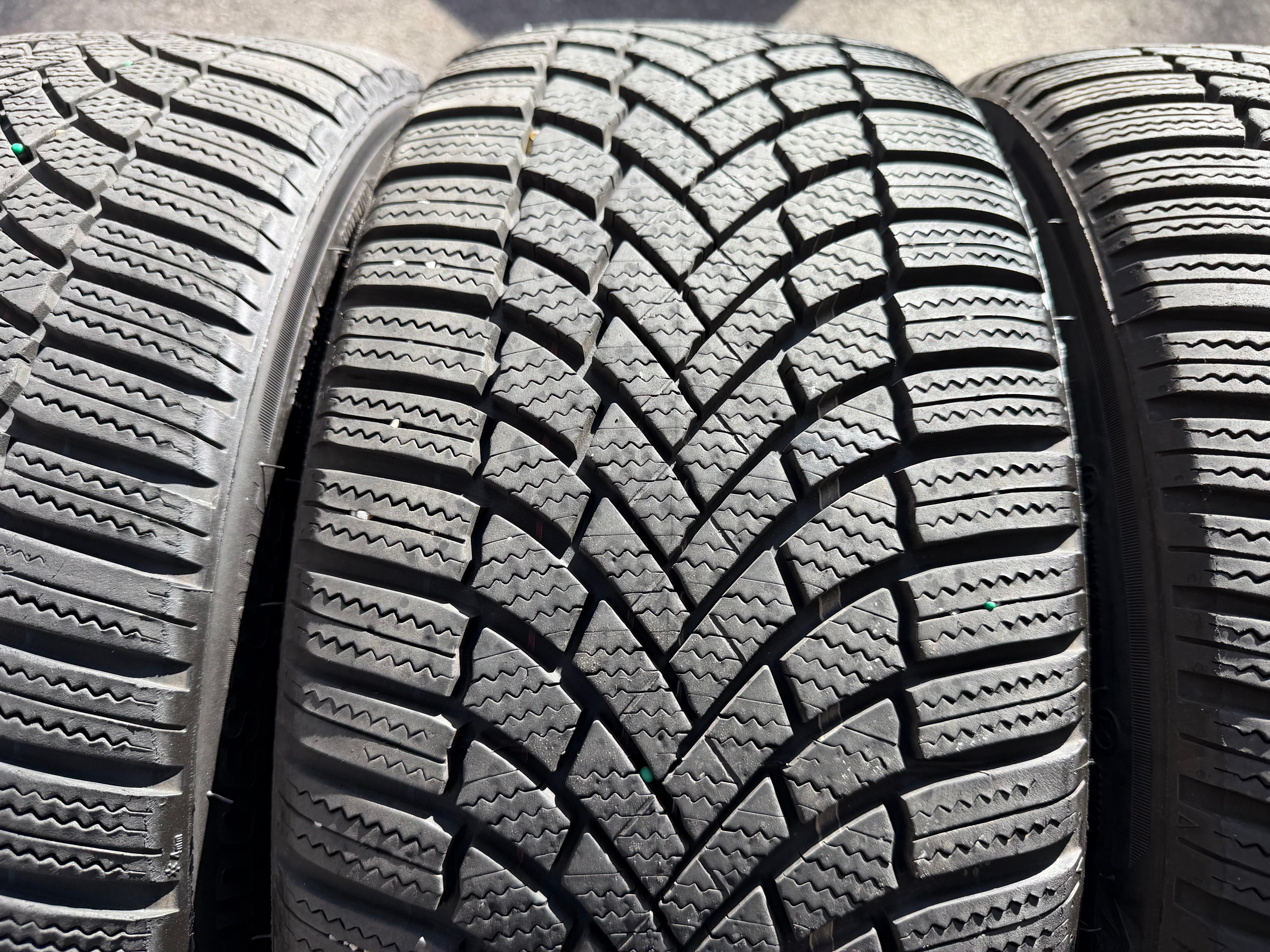 4 ruedas de invierno de aluminio originales de 18" Audi A3 S3 8Y 8Y0601025CP 225/40R18 92V 2025