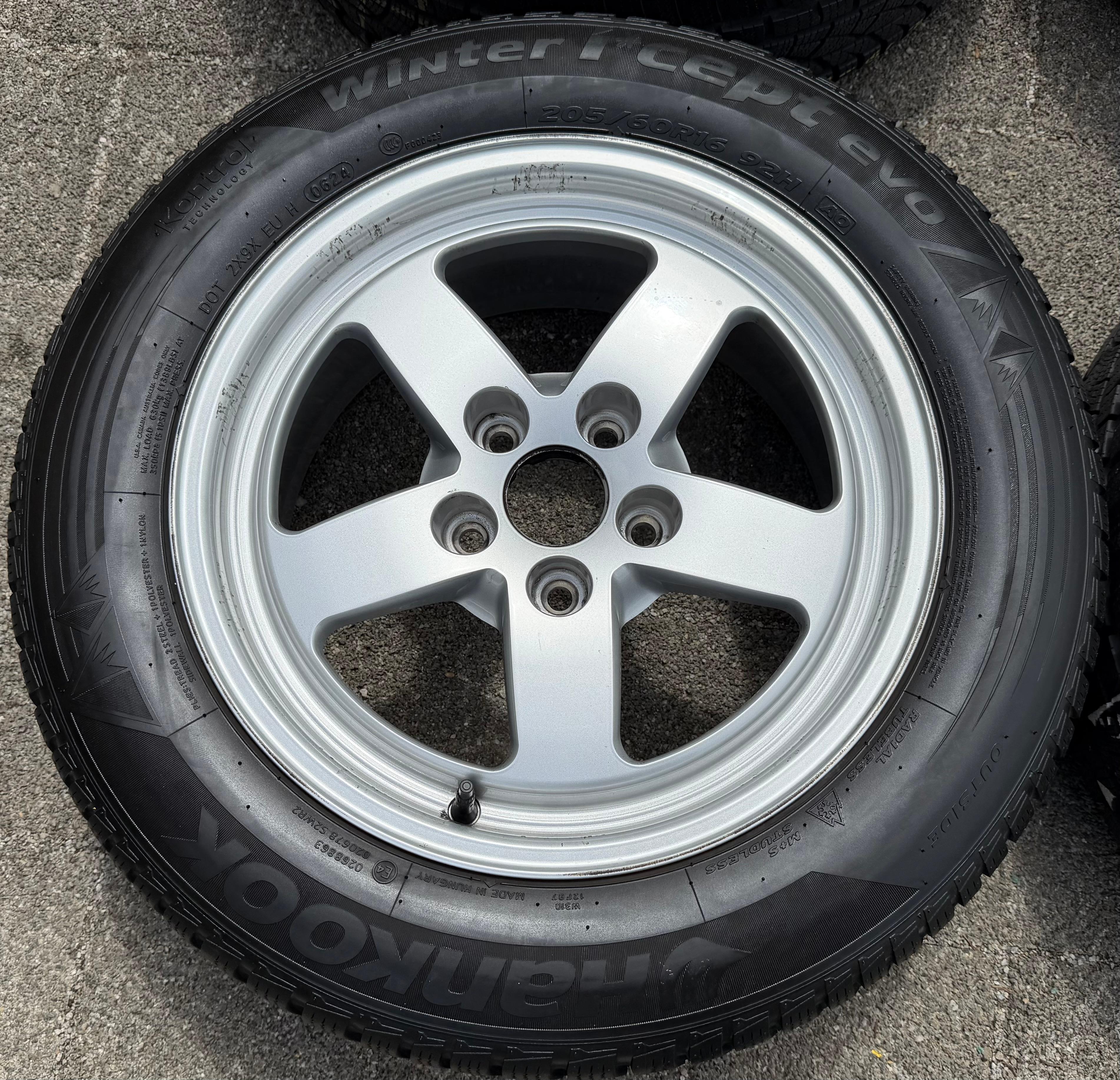 4 ORIGINAL ALU WINTERRÄDER AUDI A4 B9 8W 205/60R16 92H 8W0601025 2024
