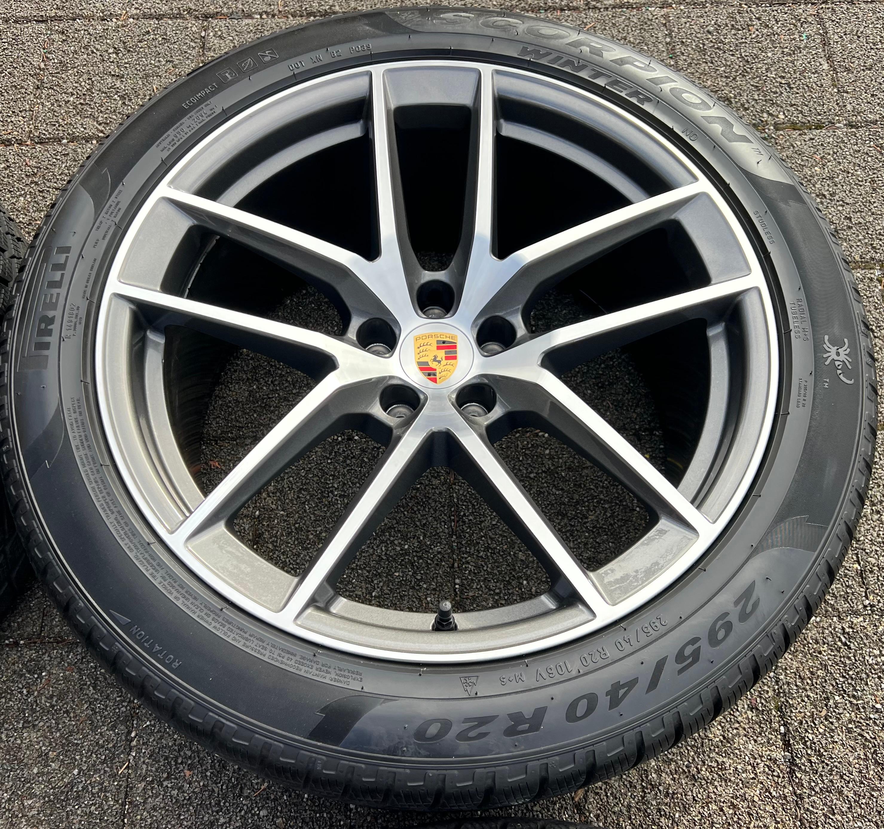 4 ORIGINELE 20" LICHTMETALEN WINTERWIELEN PORSCHE MACAN 265/45R20 104V 295/40R20 106V BANDENDRUKCONTROLESYSTEEM