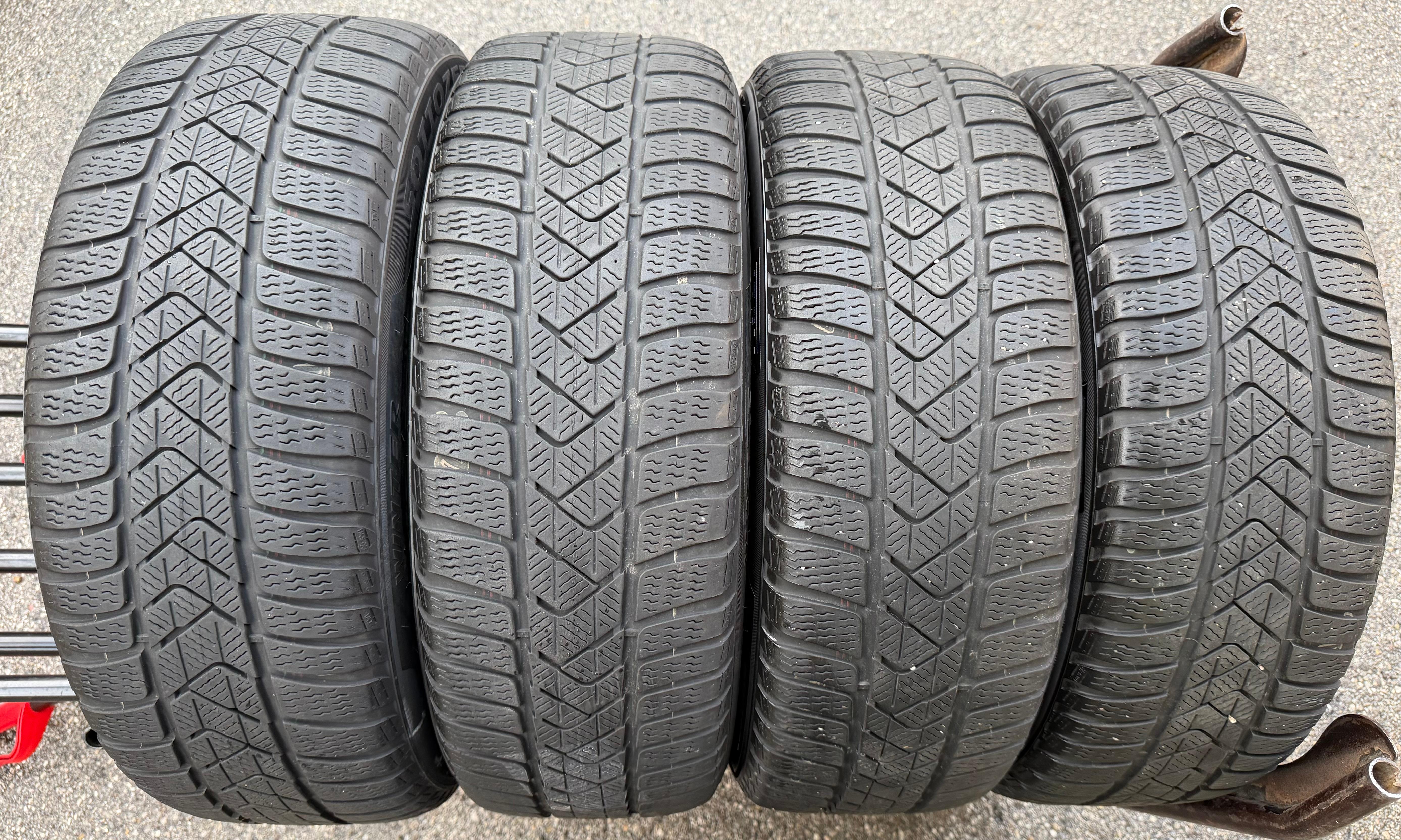 4 ruote complete in lega originali da 17" invernali Audi A3 S3 8Y 8Y0601025L 205/50R17 93H Pirelli 2022