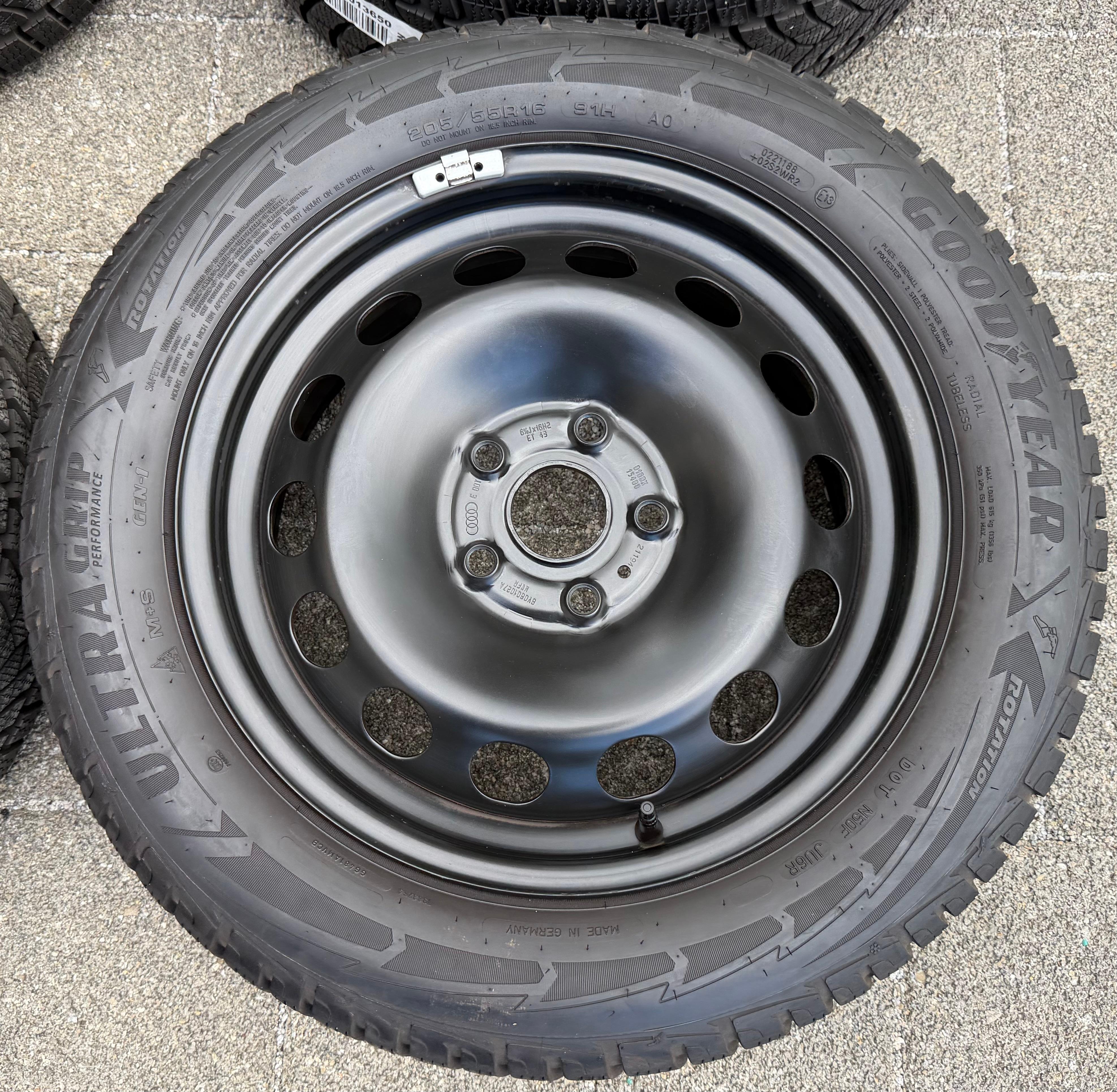 4 Winterräder Audi A3 8V Sportback Cabrio  205/55R16 91H Goodyear 8V0601027A