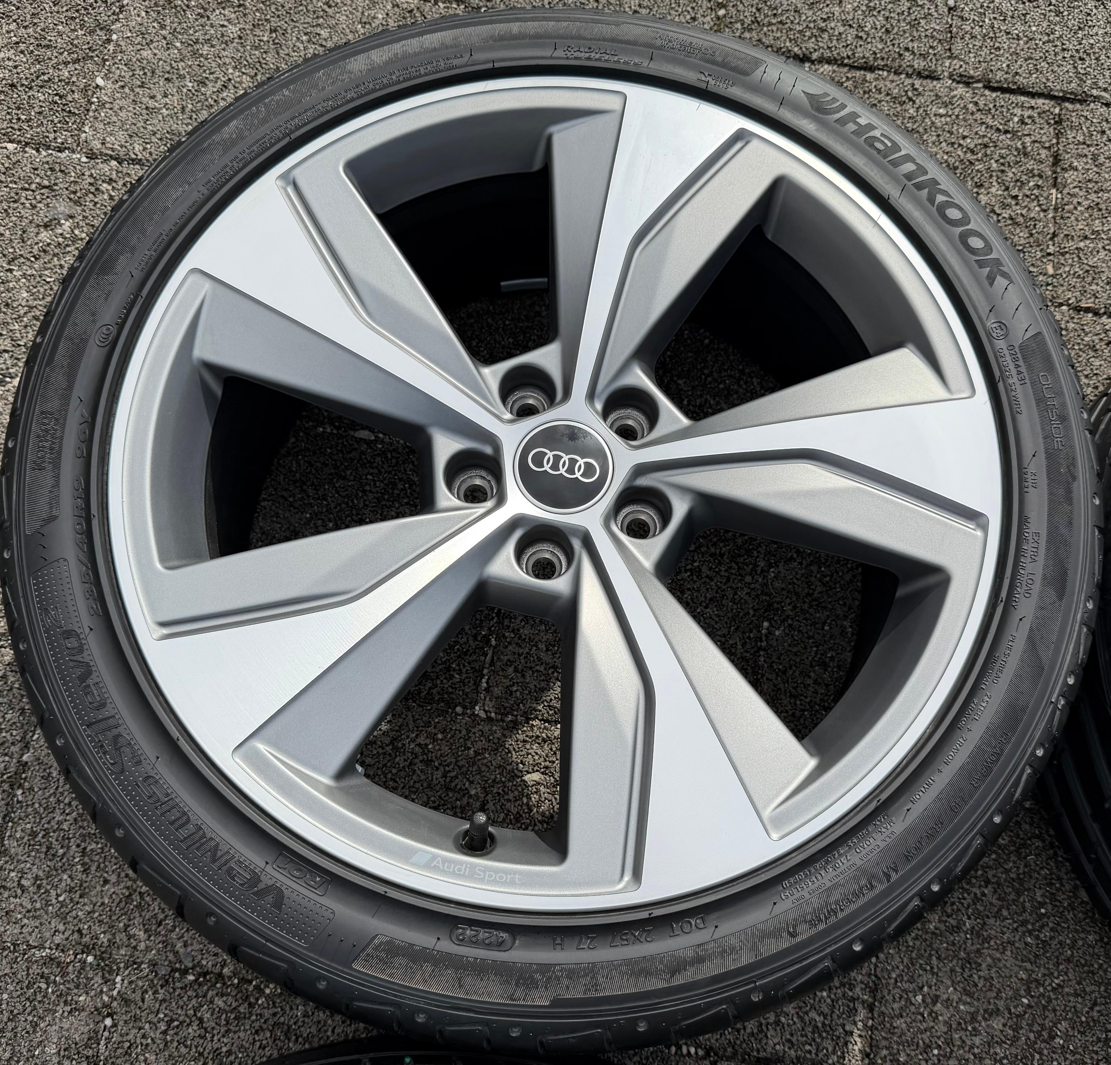4 originele 19" lichtmetalen zomerwielen Audi Q2 SQ2 81A601025AN 235/40R19 96Y Hankook