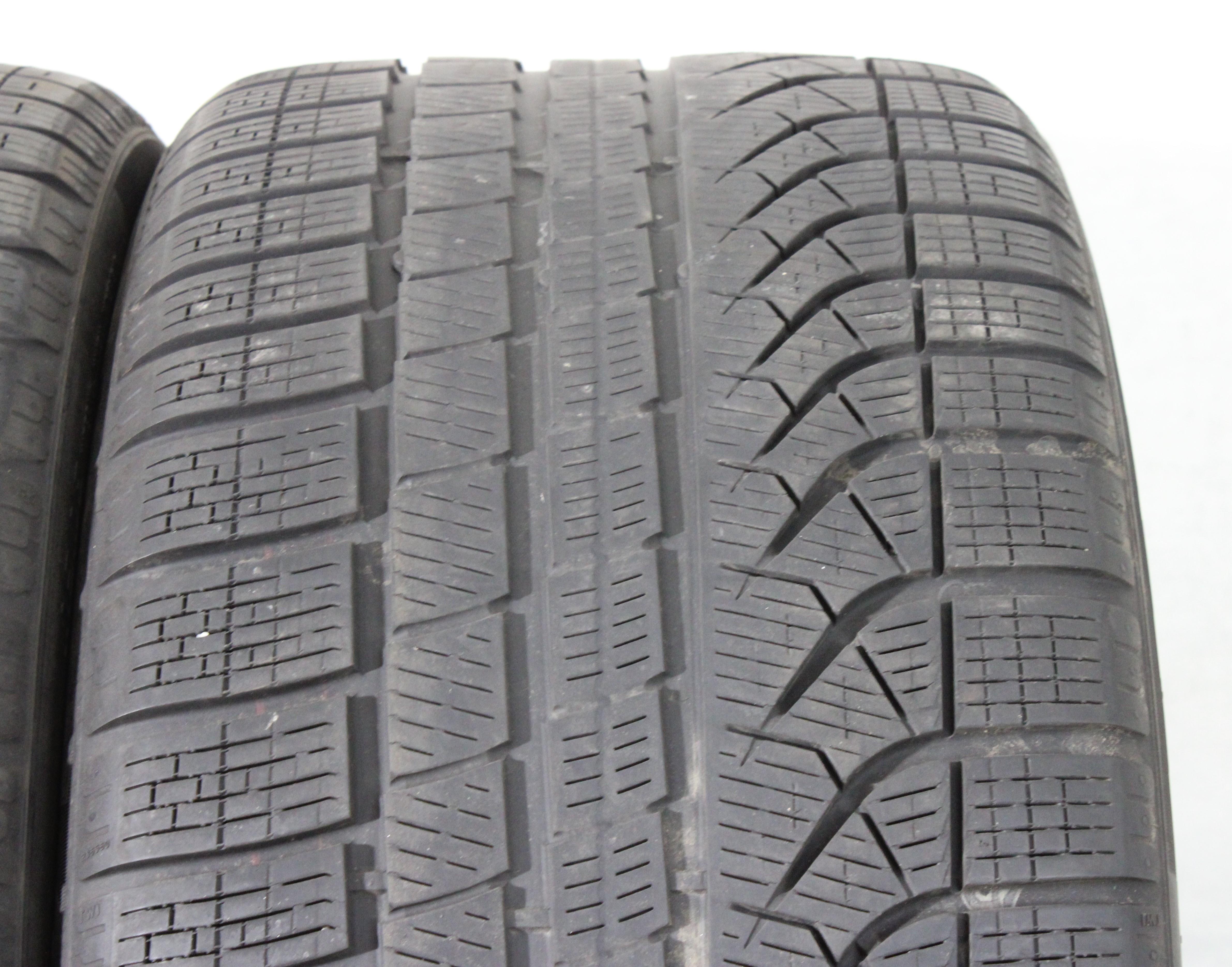2 x 275/40R19 105H Winterreifen Pirelli Pzero Winter MO* in der Mitte 4-5mm und auf den Schultern 5,5-6mm. 2024