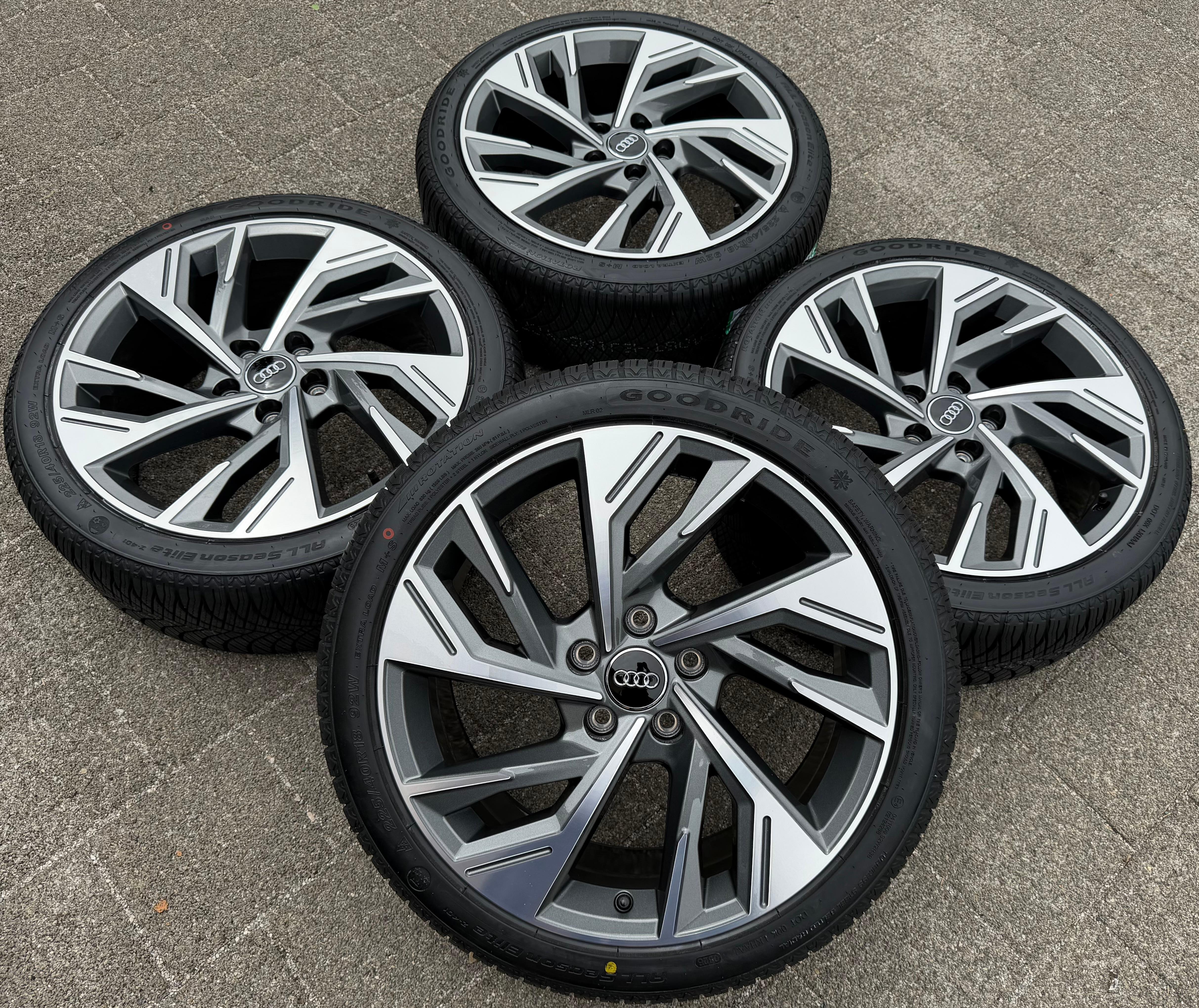 4 originele 18" aluminium allweatherwielen voor Audi A3 S3 8Y 8Y0601025AB 225/40R18 92W 2026 NIEUW