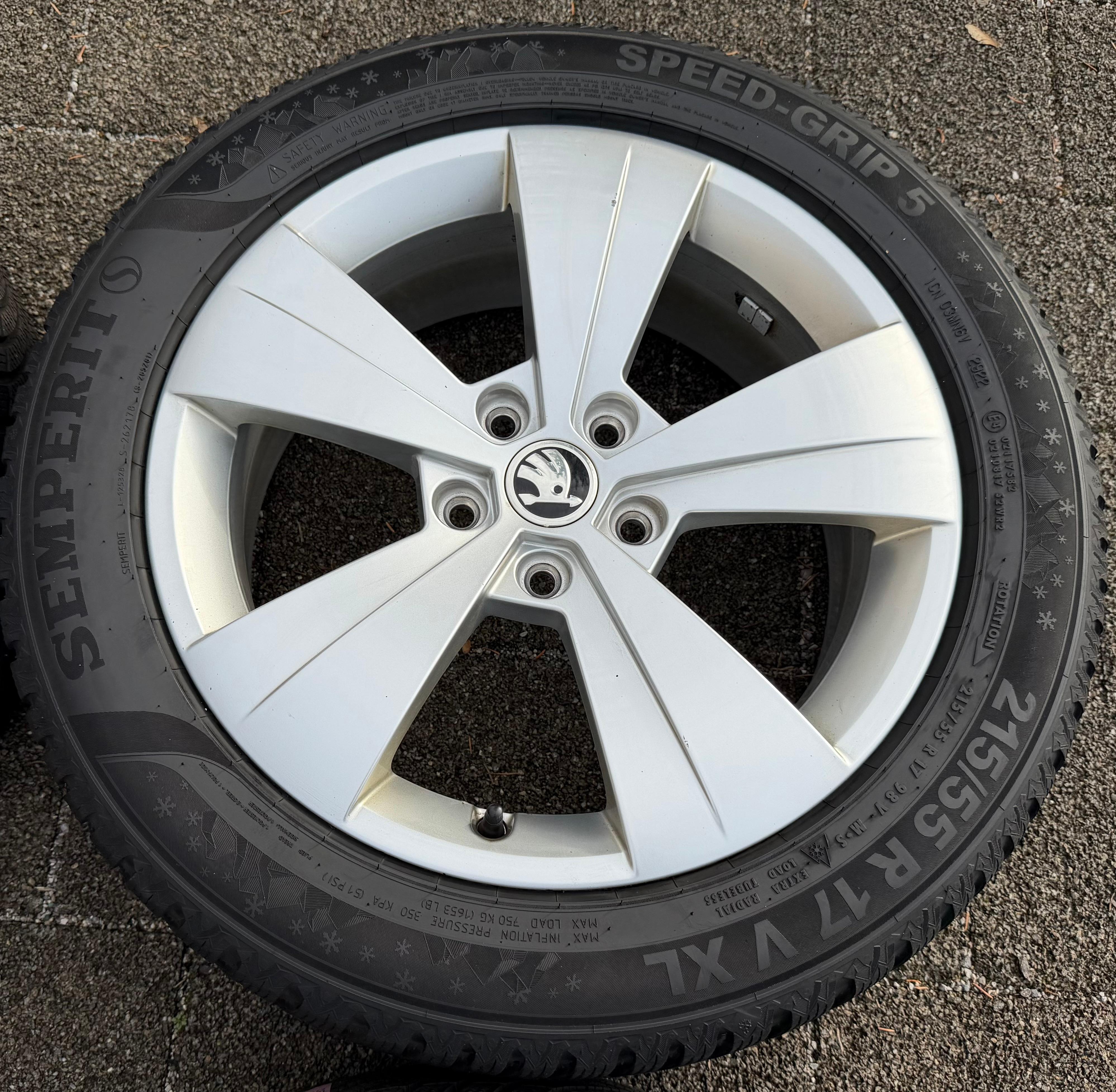 4 ruedas de invierno de aluminio originales de 16" para Skoda Superb III 3V 215/55R17 98V 3V0601025AS
