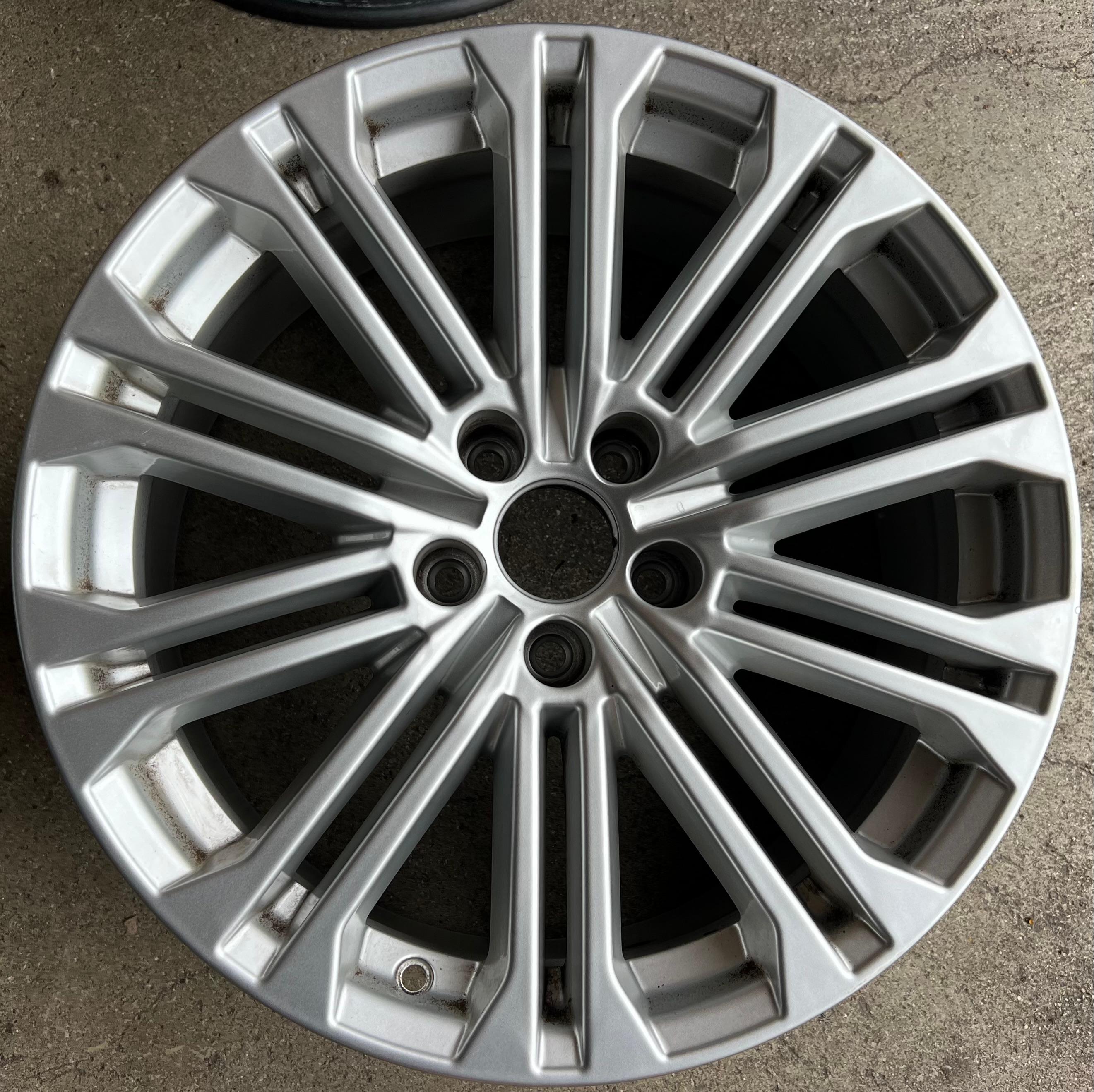 1X  ORIGINAL 18" ALUFELGE AUDI A5 S5 F9 8W 8W0601025EE 8x18 ET31 FREIHAUS