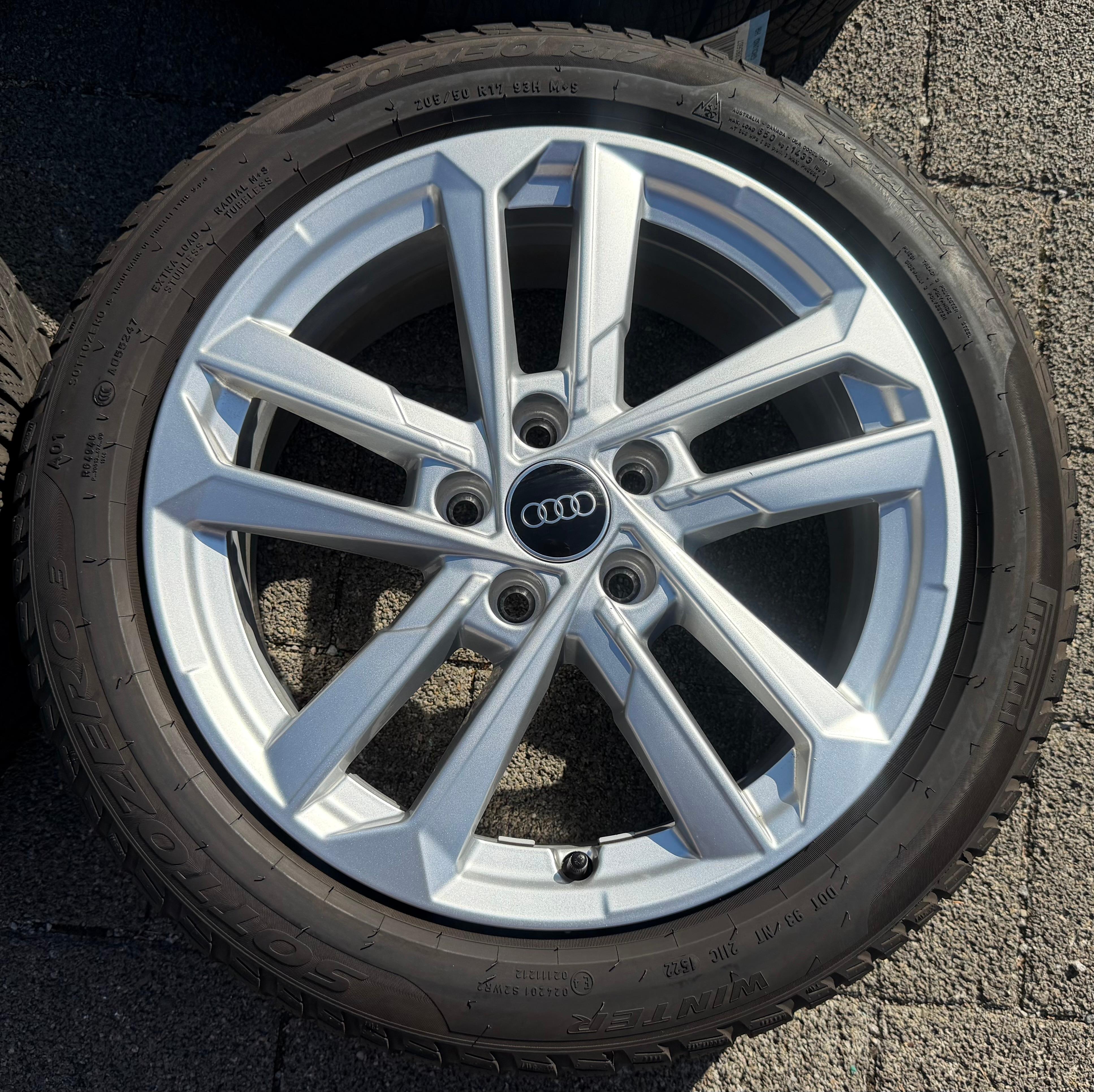 4 Original 17" Alu Winterräder Audi A3 S3 8Y 8Y0601025L 205/50R17 93H Pirelli