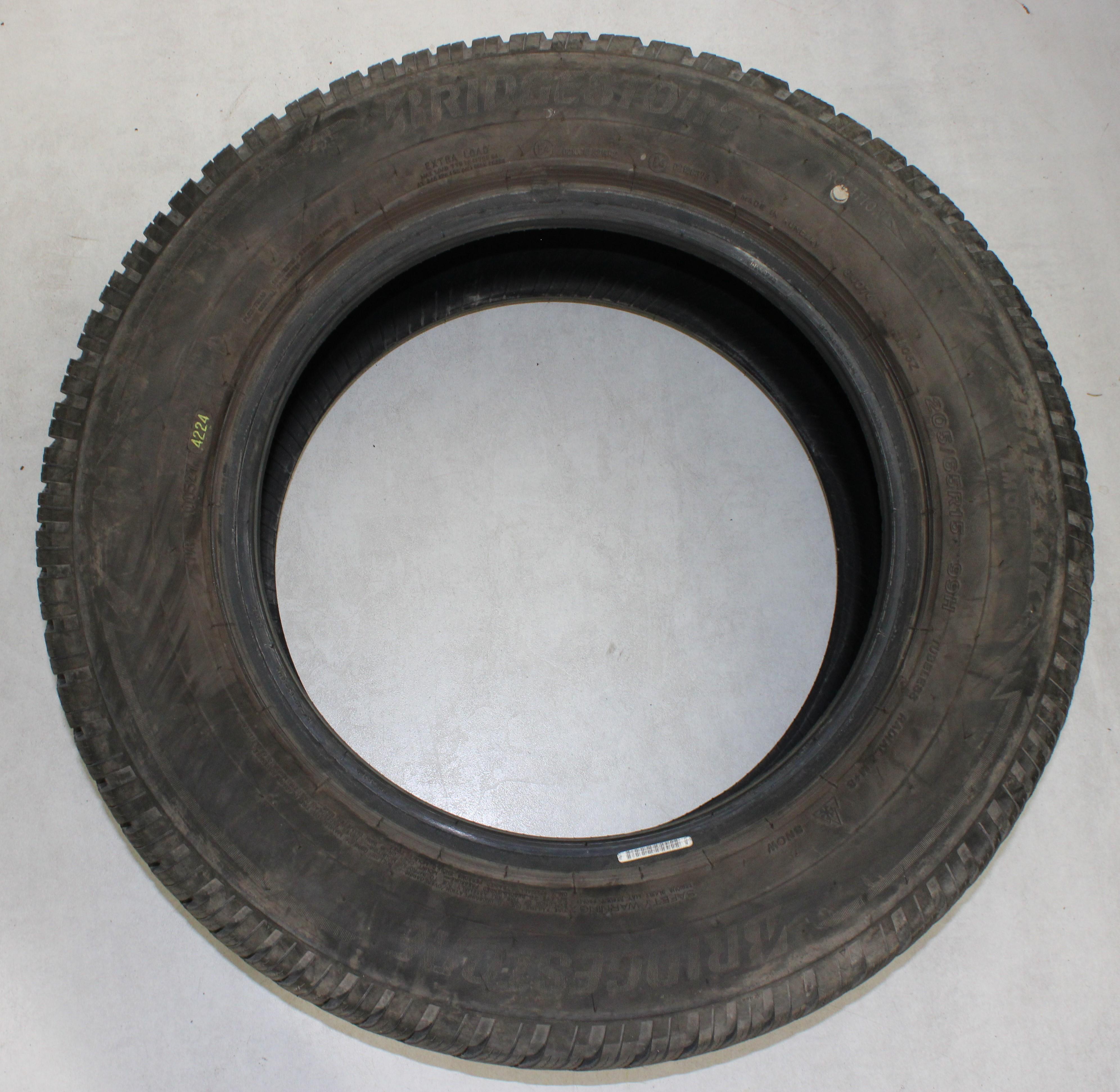 1 x 205/65R15 99H Winterreifen Bridgestone Blizzak LM005 6mm 2024