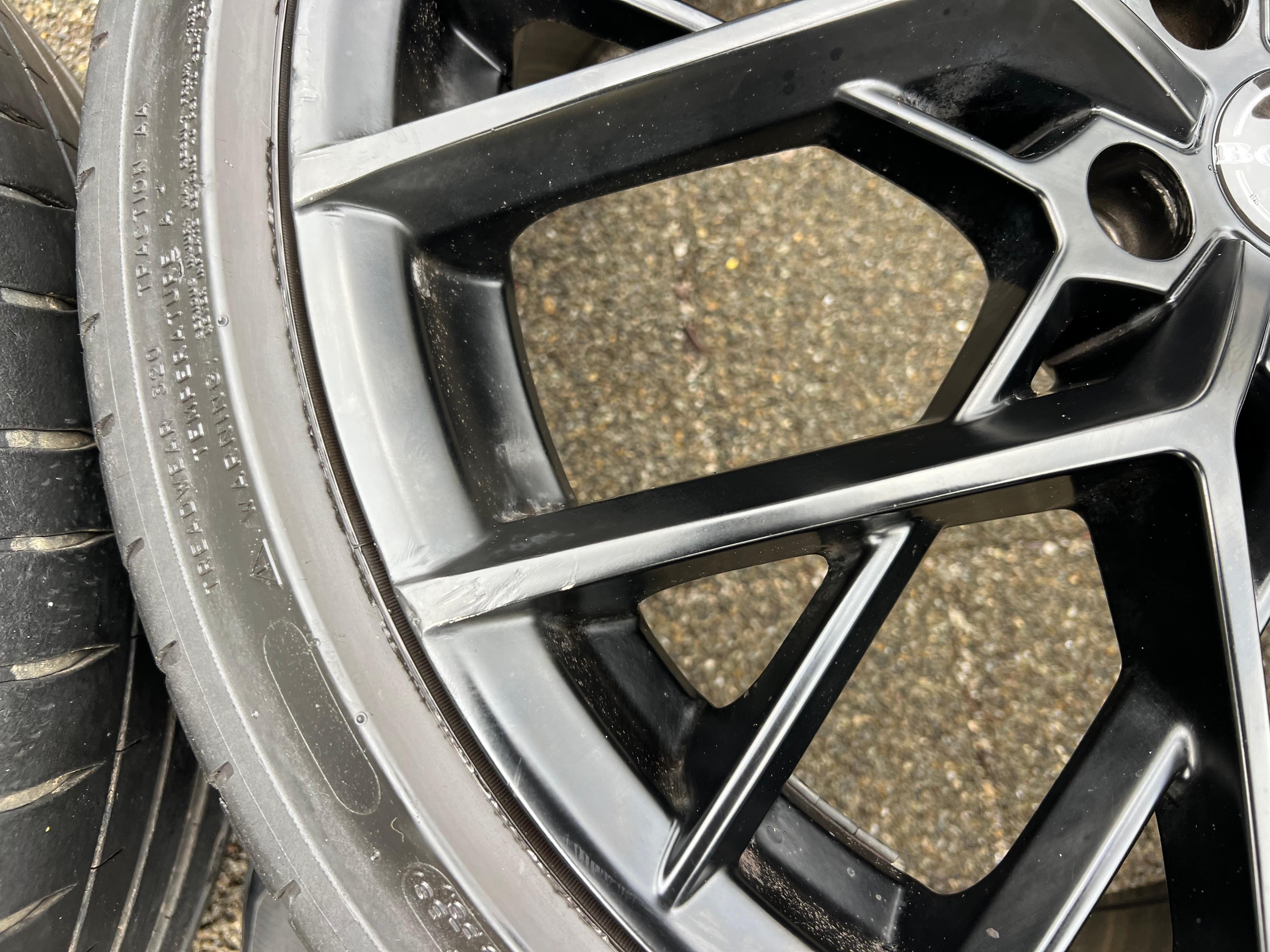 Cerchi estivi in alluminio da 19" per Audi A2, VW T-Roc, Passat B8, CJ, Beetle, Superb 3 e 4 - 225/40R19 93W