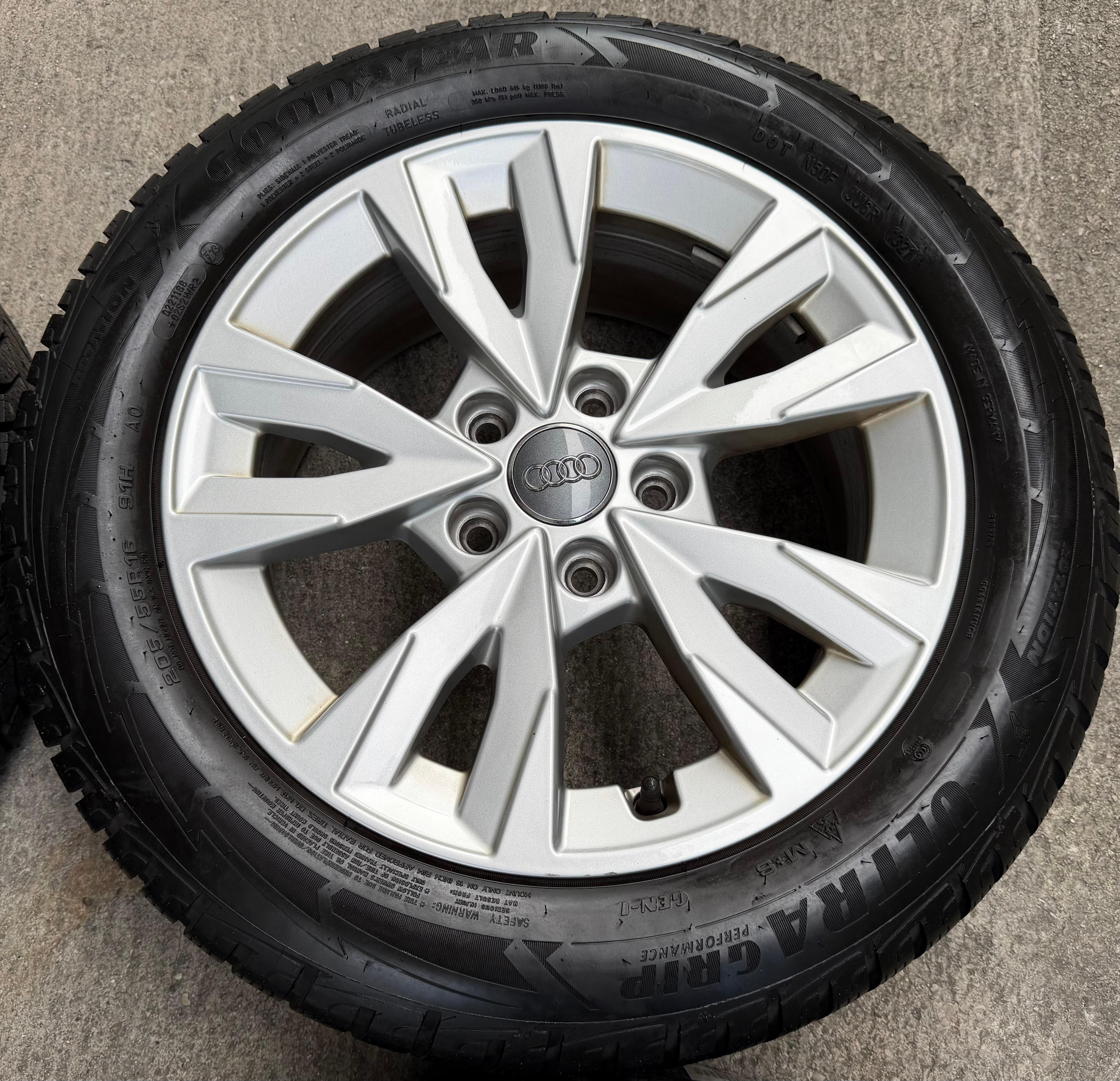 4 Original Alu Winterräder Audi A3 8Y 8Y0071496 205/55R16 91H Goodyear