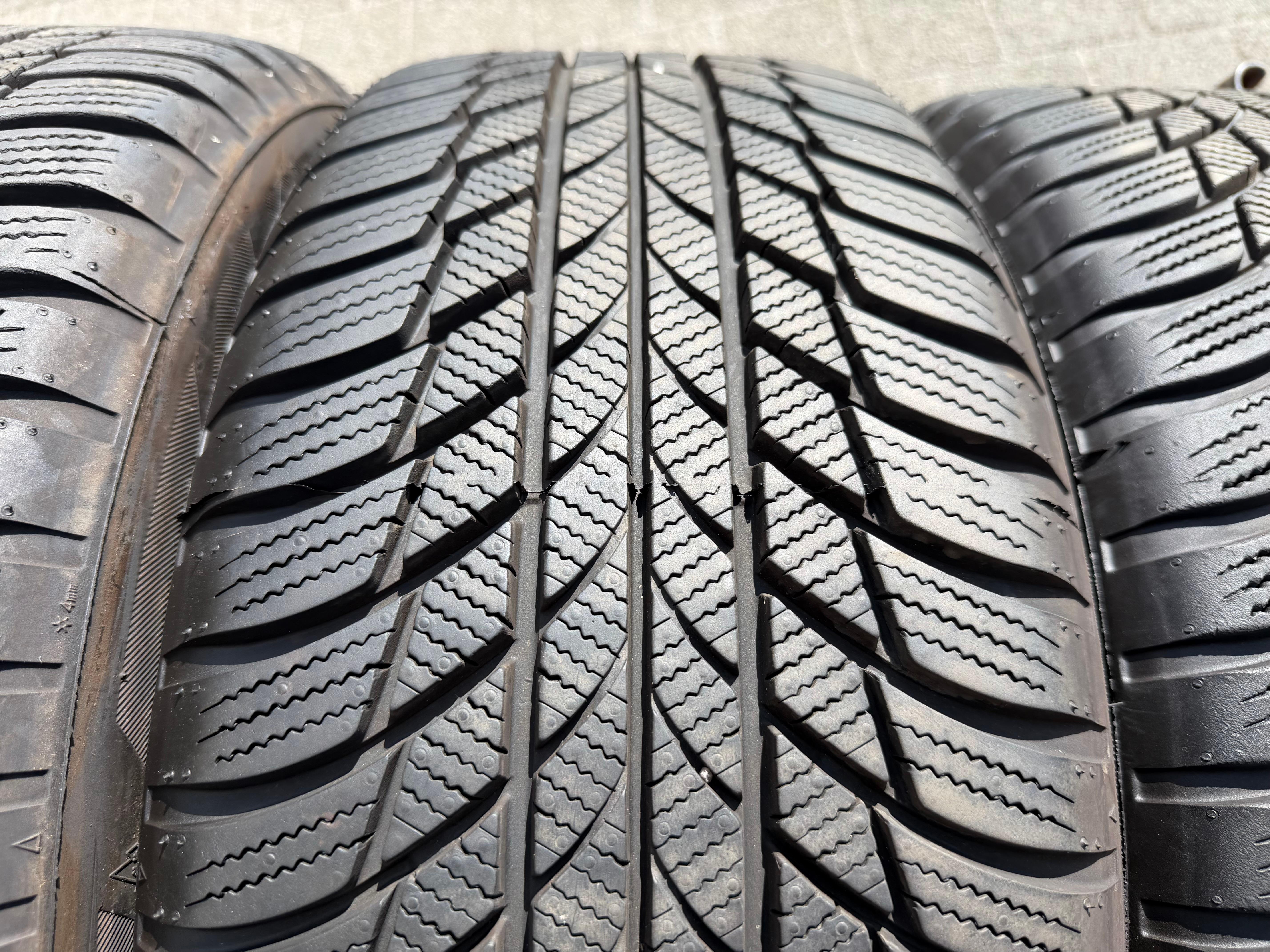4 ruote complete in lega originali da 17" per Audi Q2 215/55R17 94V Bridgestone 2023